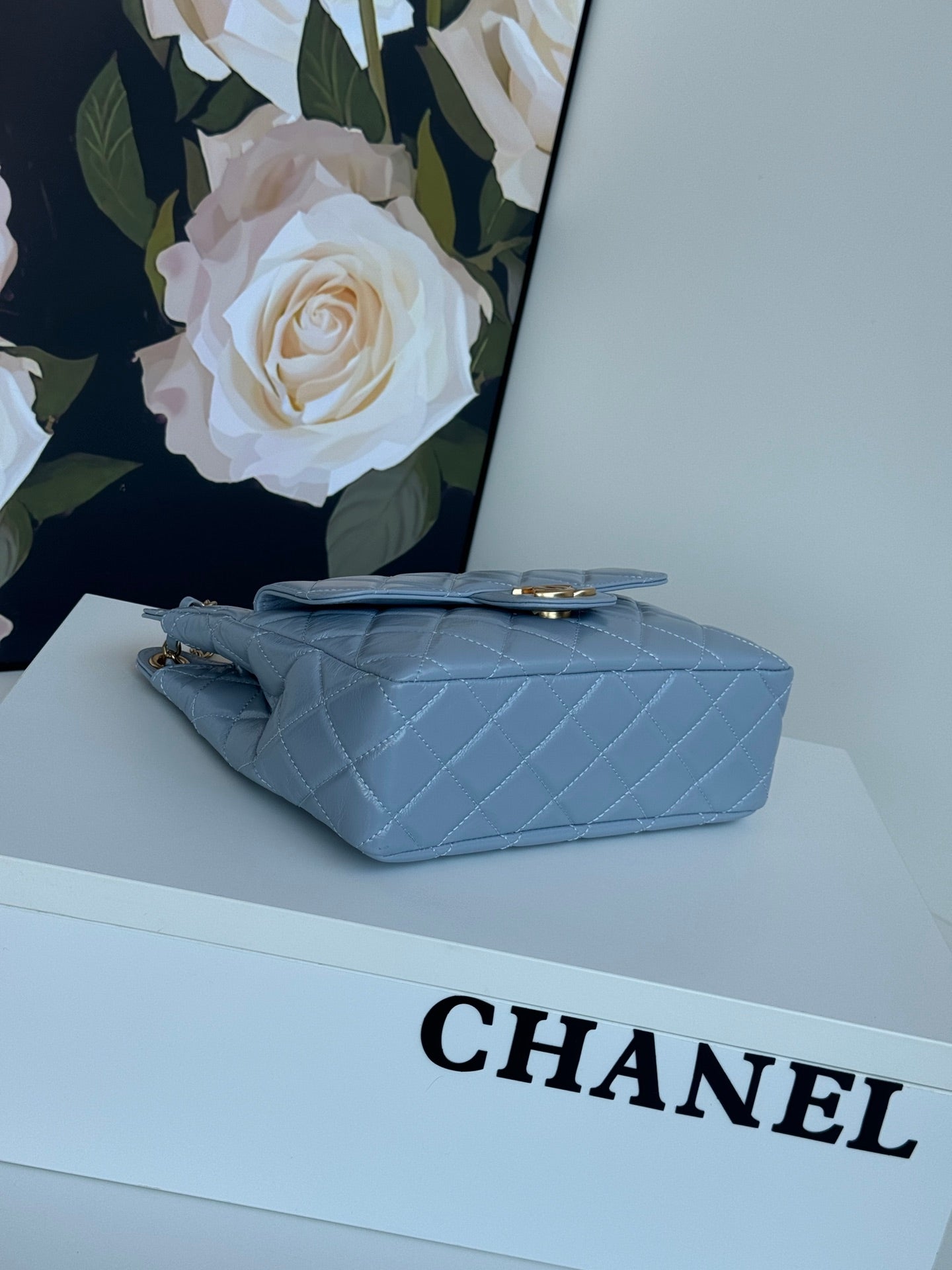 CC 23C PETIT SAC HOBO 21,5 EN CUIR D'AGNEAU BLEU NUAGE QUINCAILLERIE DORÉ