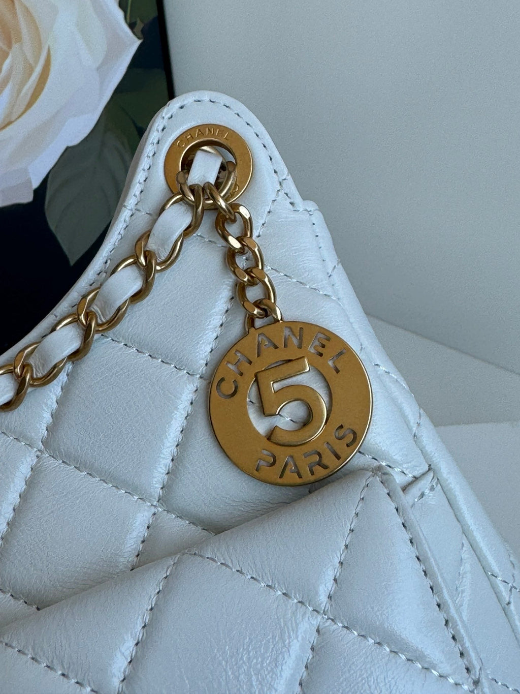 CC 23C PETIT SAC HOBO 21,5 BLEU NUAGE CLAIR CUIR D'AGNEAU QUINCAILLERIE DORÉ
