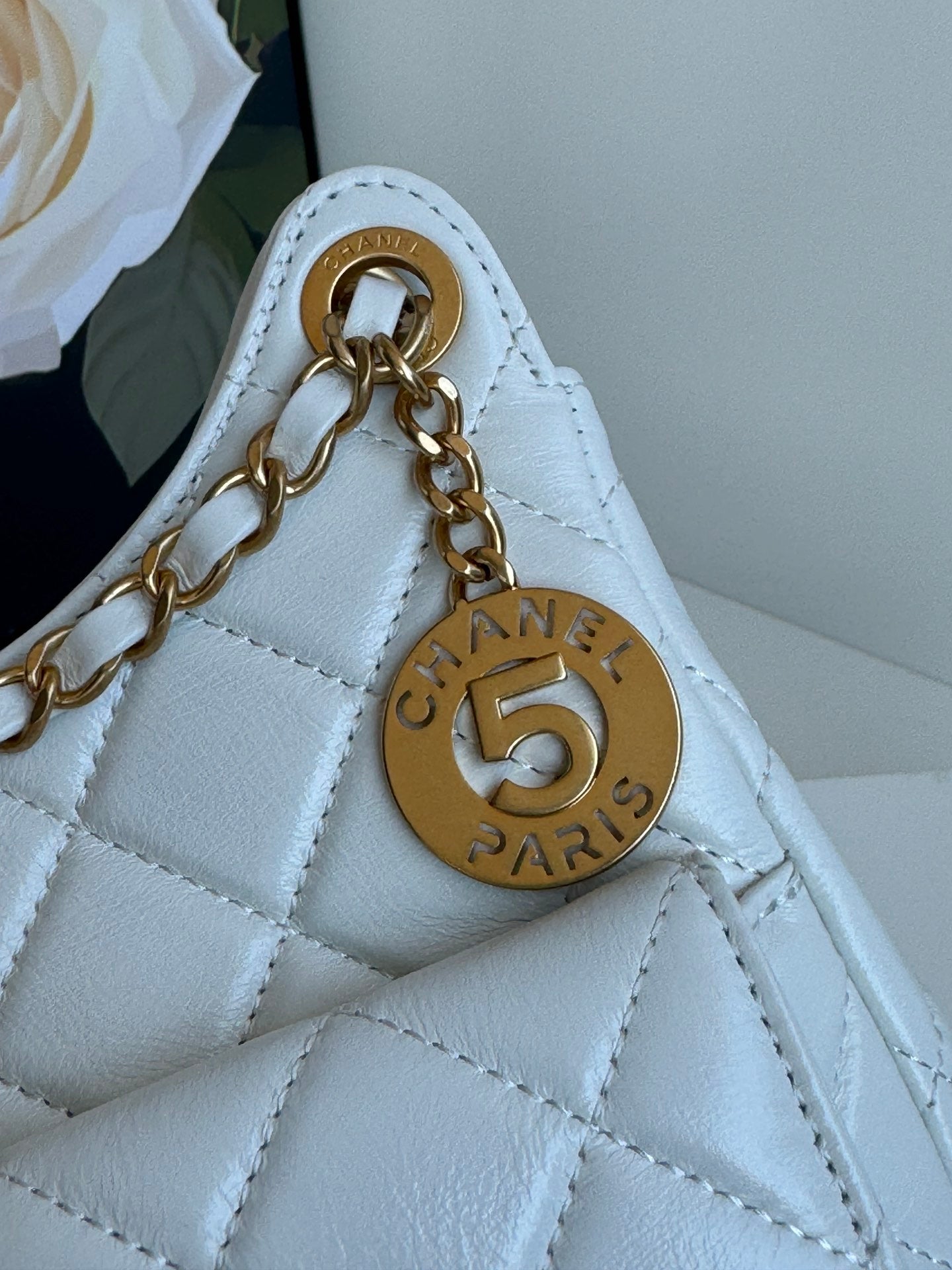 CC 23C PETIT SAC HOBO 21,5 BLEU NUAGE CLAIR CUIR D'AGNEAU QUINCAILLERIE DORÉ