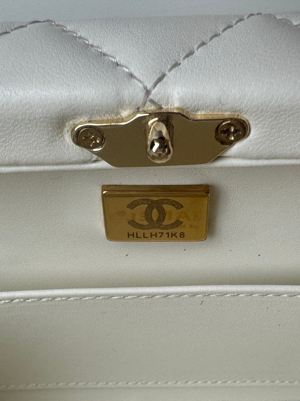 PETIT SAC BOÎTE 18 PO EN CUIR D'AGNEAU BLANC QUINCAILLERIE DORÉ