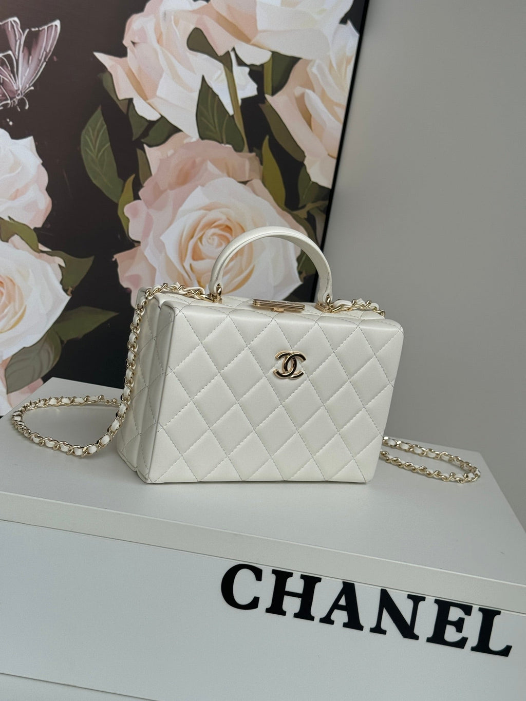 PETIT SAC BOÎTE 18 PO EN CUIR D'AGNEAU BLANC QUINCAILLERIE DORÉ