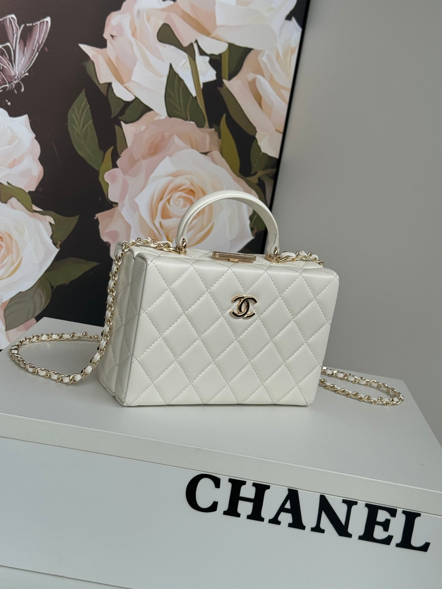 PETIT SAC BOÎTE 18 PO EN CUIR D'AGNEAU BLANC QUINCAILLERIE DORÉ