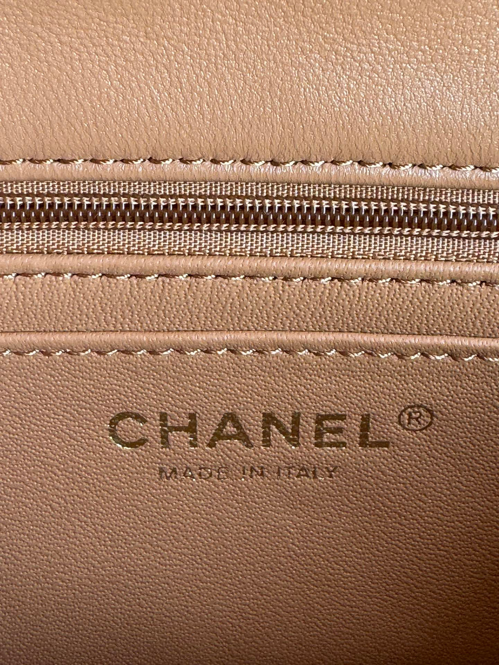 SAC À RABAT 20 EN CUIR D'AGNEAU MARRON BRONZE AVEC POIGNÉE 