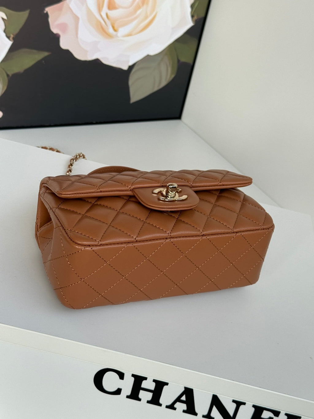SAC À RABAT 20 EN CUIR D'AGNEAU MARRON BRONZE AVEC POIGNÉE 