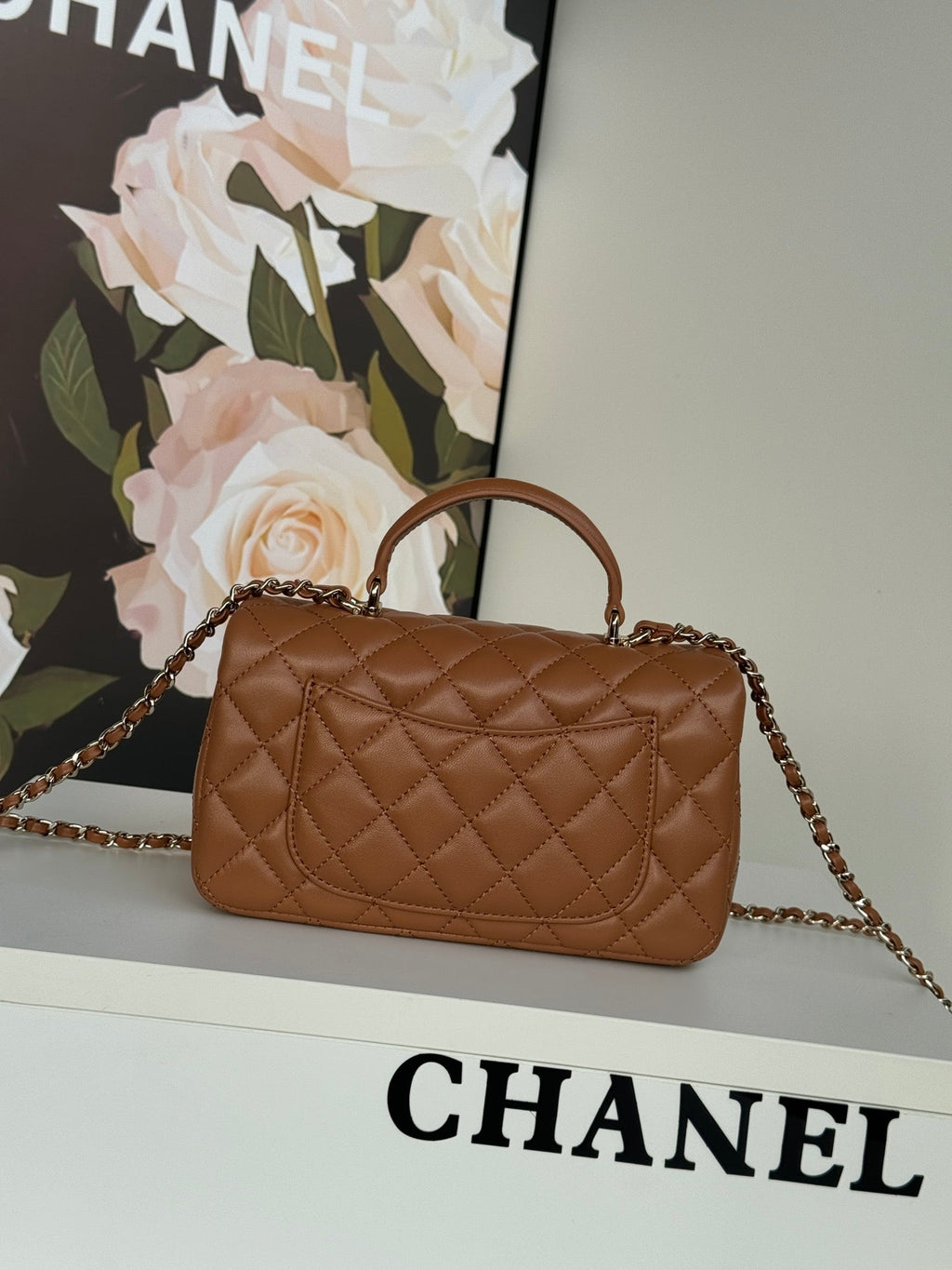 SAC À RABAT 20 EN CUIR D'AGNEAU MARRON BRONZE AVEC POIGNÉE 