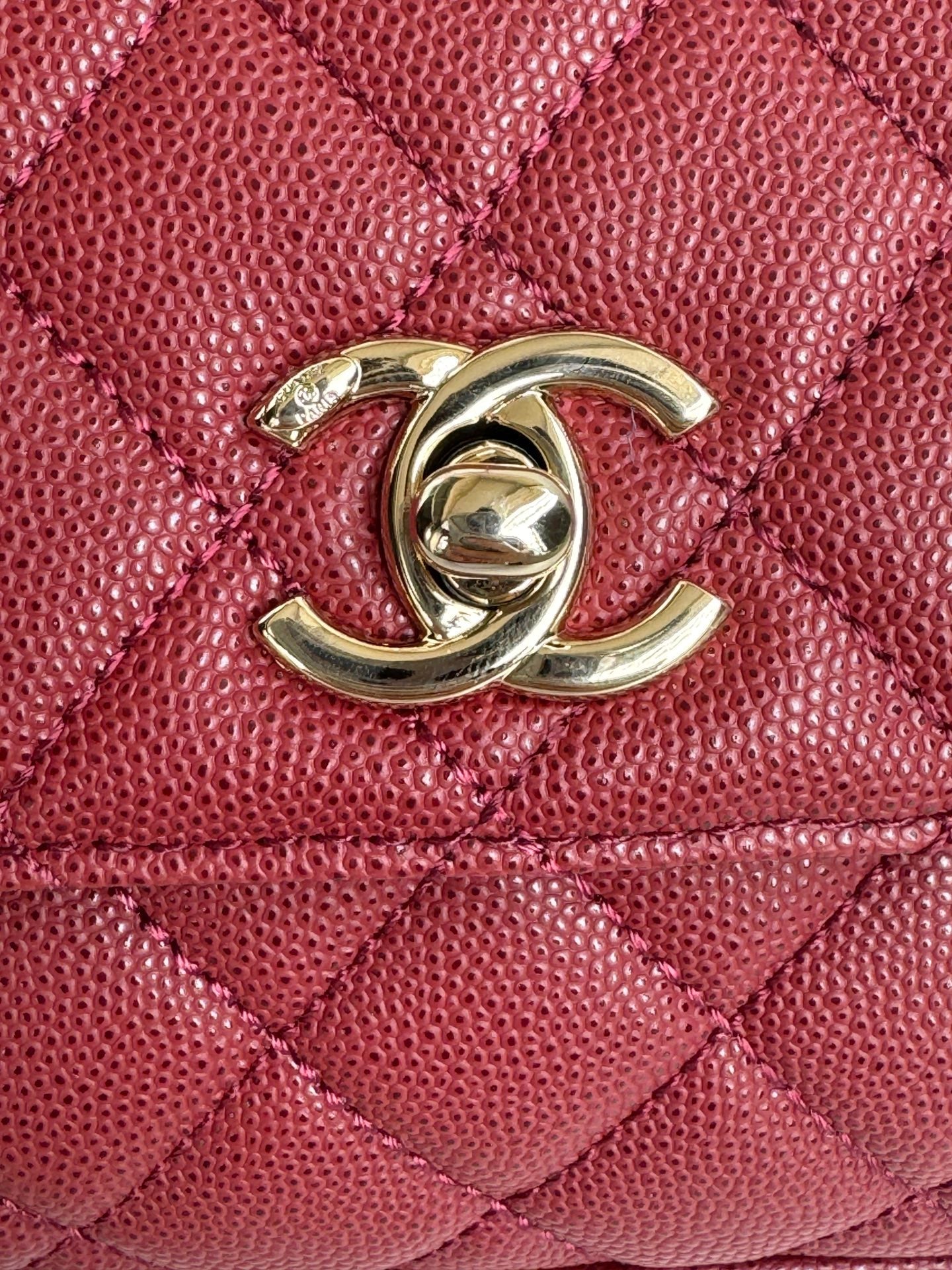 CC 24K COCO HANDLE NANO 14,5 CM CUIR DE VEAU GRAINÉ BORDEAUX QUINCAILLERIE DORÉ 