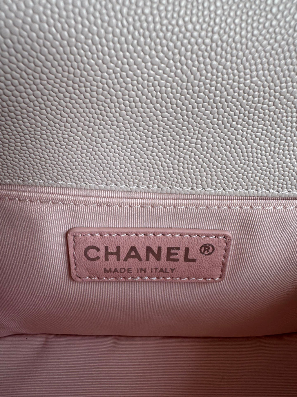 SAC BOY MOYEN 25 EN CUIR DE VEAU ROSE NUDE