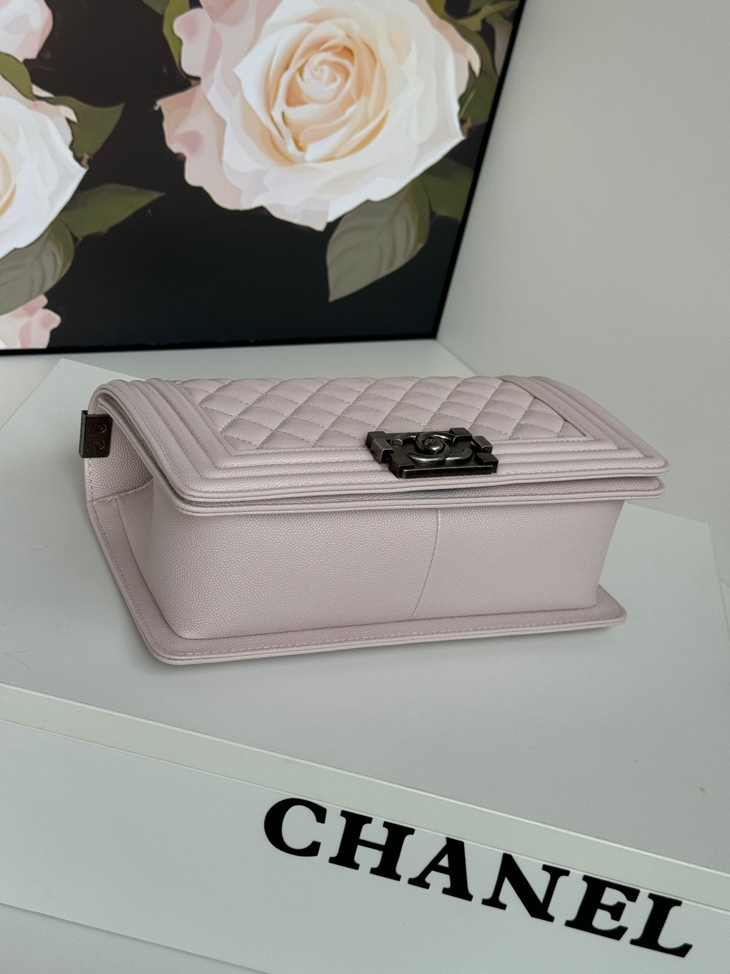SAC BOY MOYEN 25 EN CUIR DE VEAU ROSE NUDE