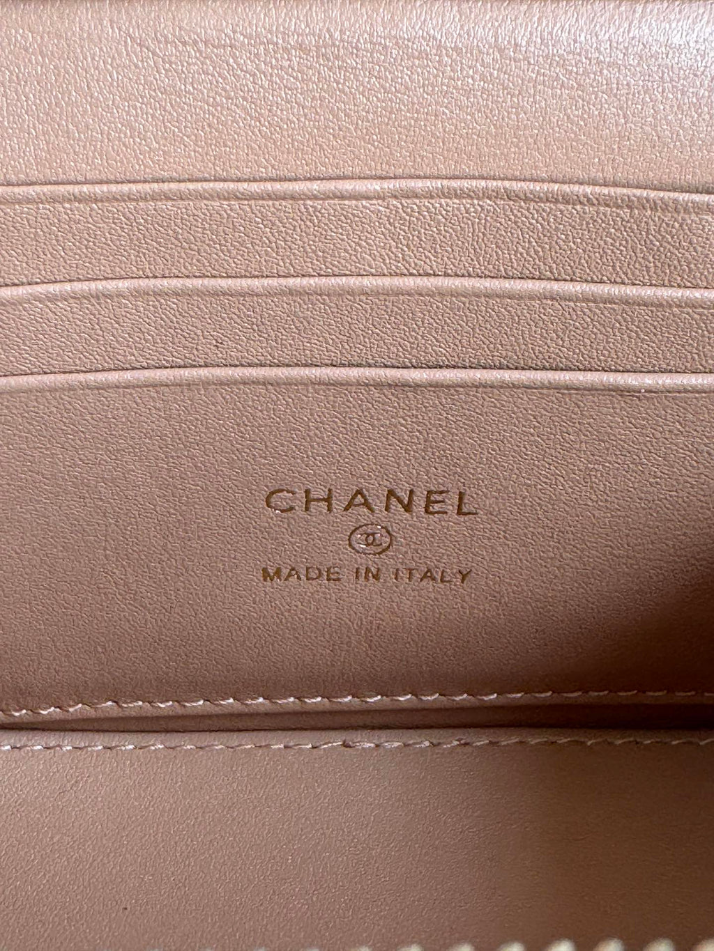 PETITE TROUSSE DE VANITY 17 AVEC POIGNÉE EN CUIR DE VEAU MARRON ROUGE CHAÎNE EN MÉTAL DORÉ