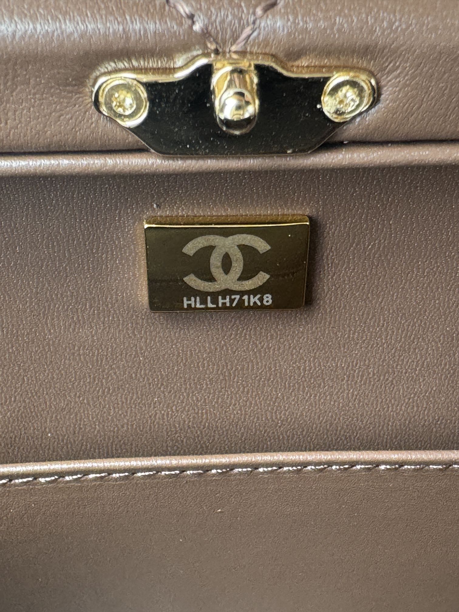 SAC MOYEN 22 PO EN CUIR D'AGNEAU CHOCOLAT QUINCAILLERIE DORÉ