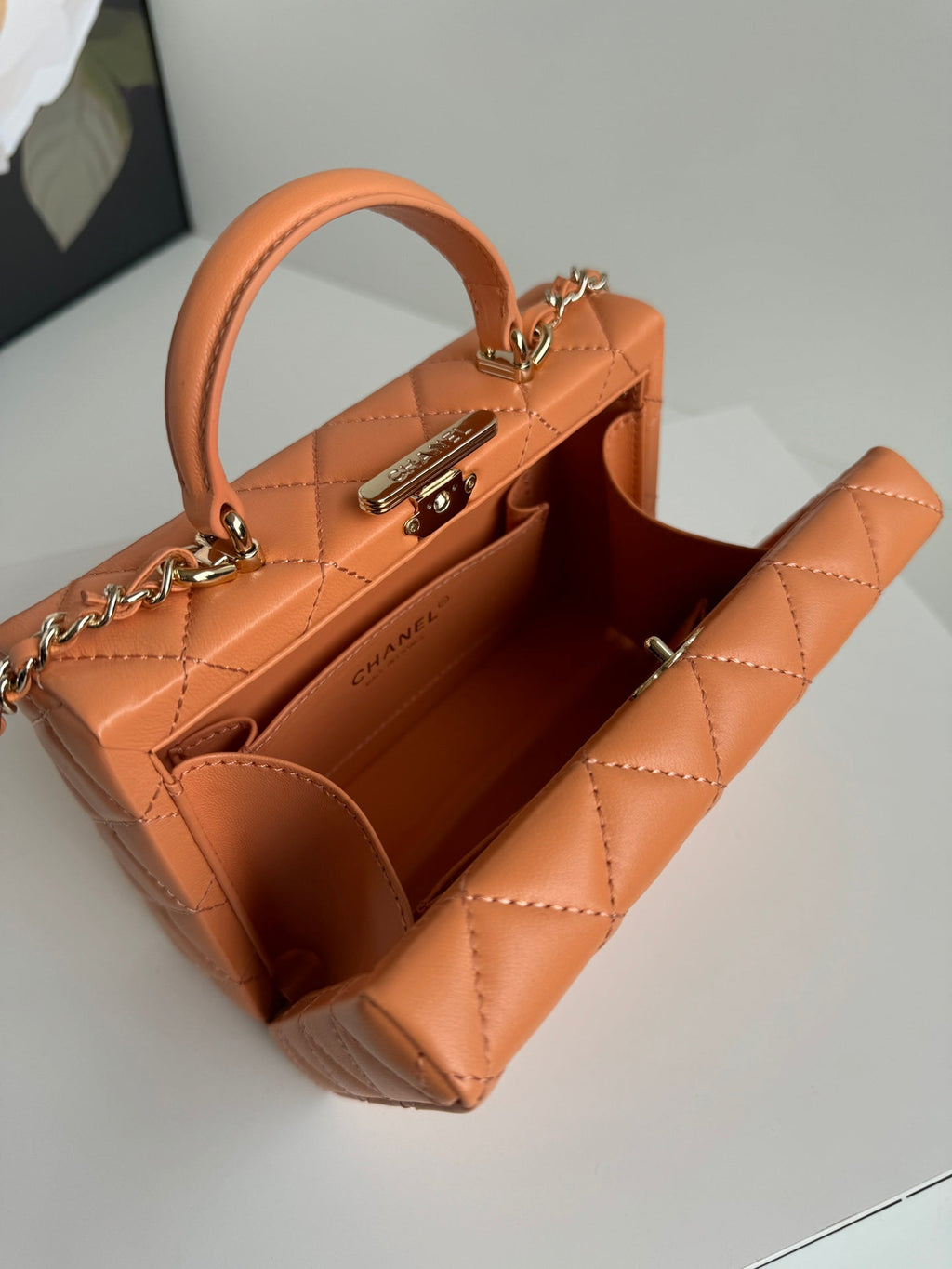 PETIT SAC BOÎTE 18 PO EN CUIR D'AGNEAU CAROTTE QUINCAILLERIE DORÉ