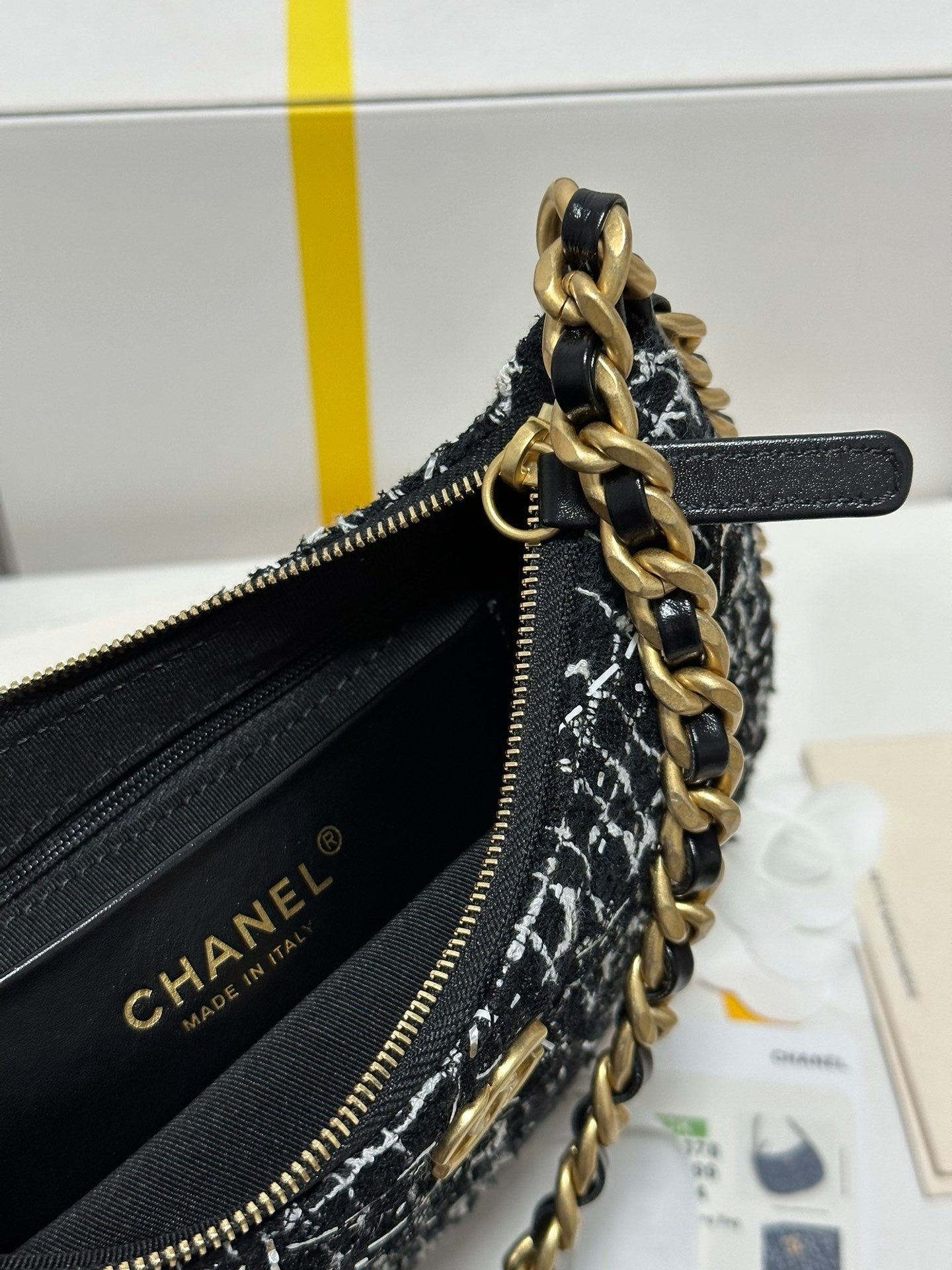 SAC HOBO 23 EN TWEED BLANC ET NOIR, QUINCAILLERIE OR 