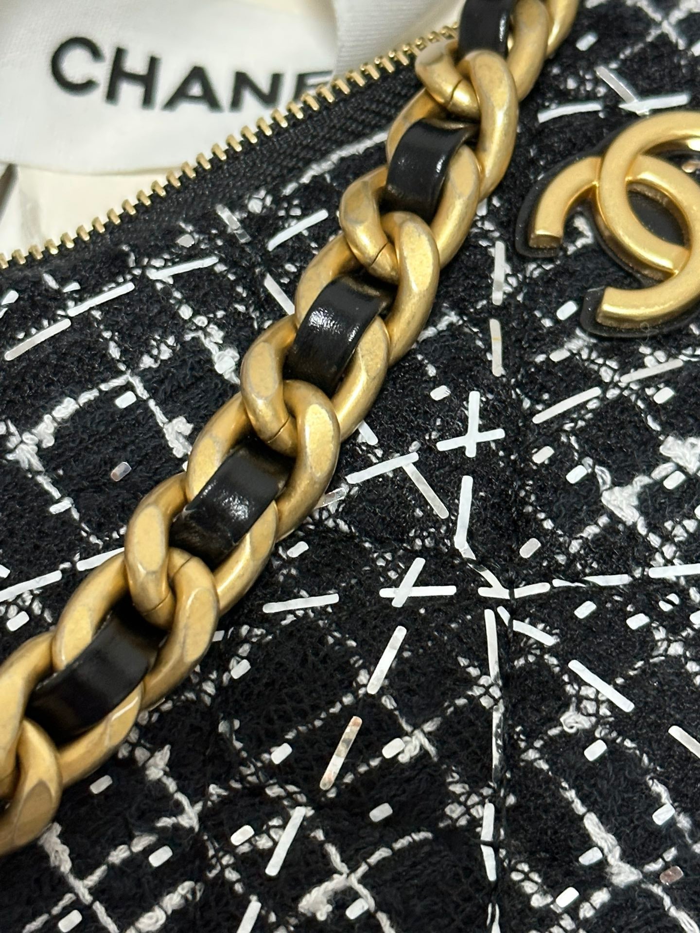 SAC HOBO 23 EN TWEED BLANC ET NOIR, QUINCAILLERIE OR 