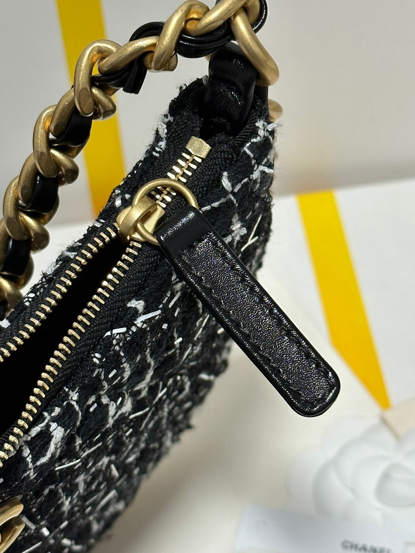 SAC HOBO 23 EN TWEED BLANC ET NOIR, QUINCAILLERIE OR 