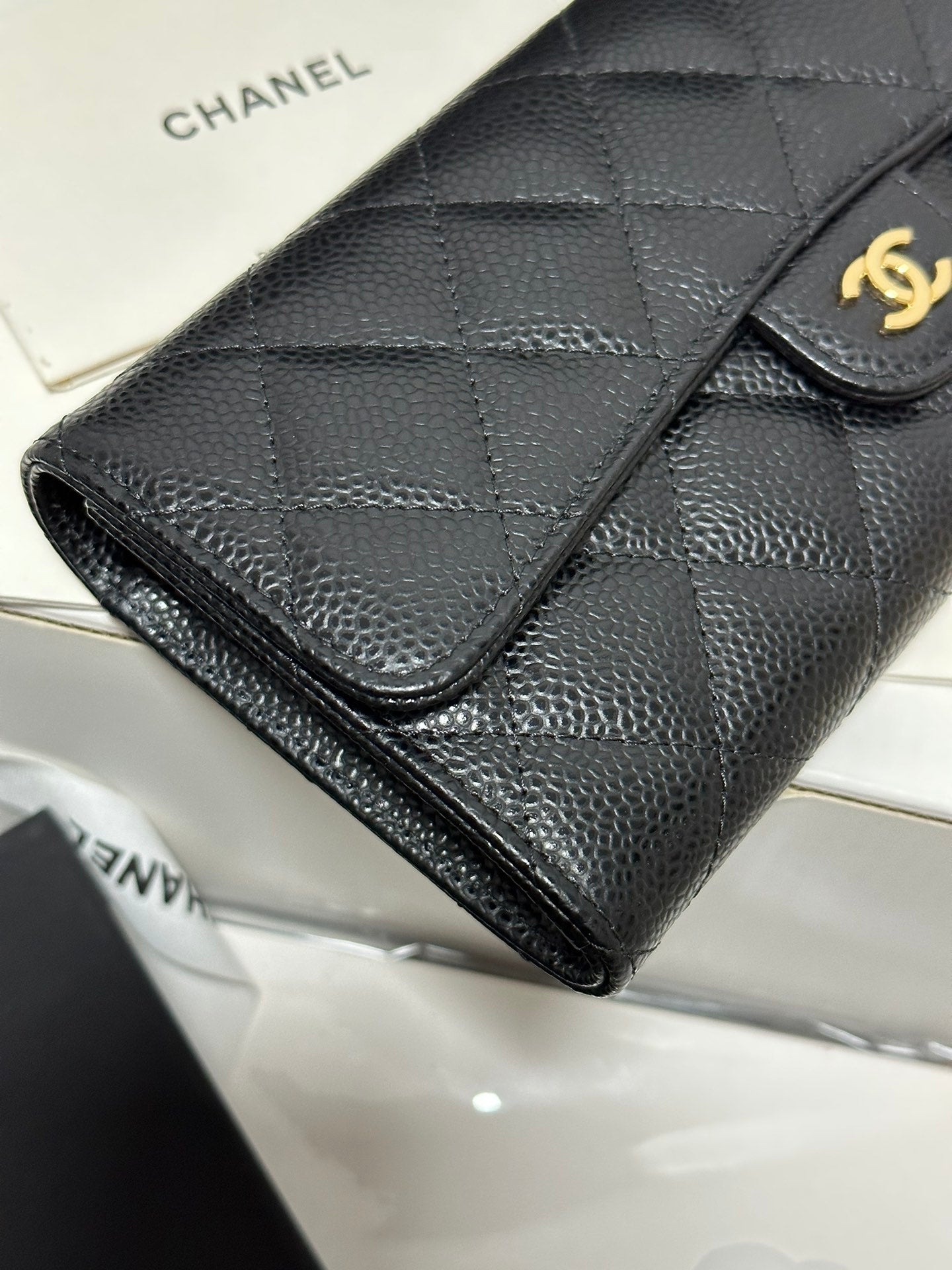 Portefeuille CC Classic Long Rabat Noir Matelassé Caviar Boucle Dorée 243676