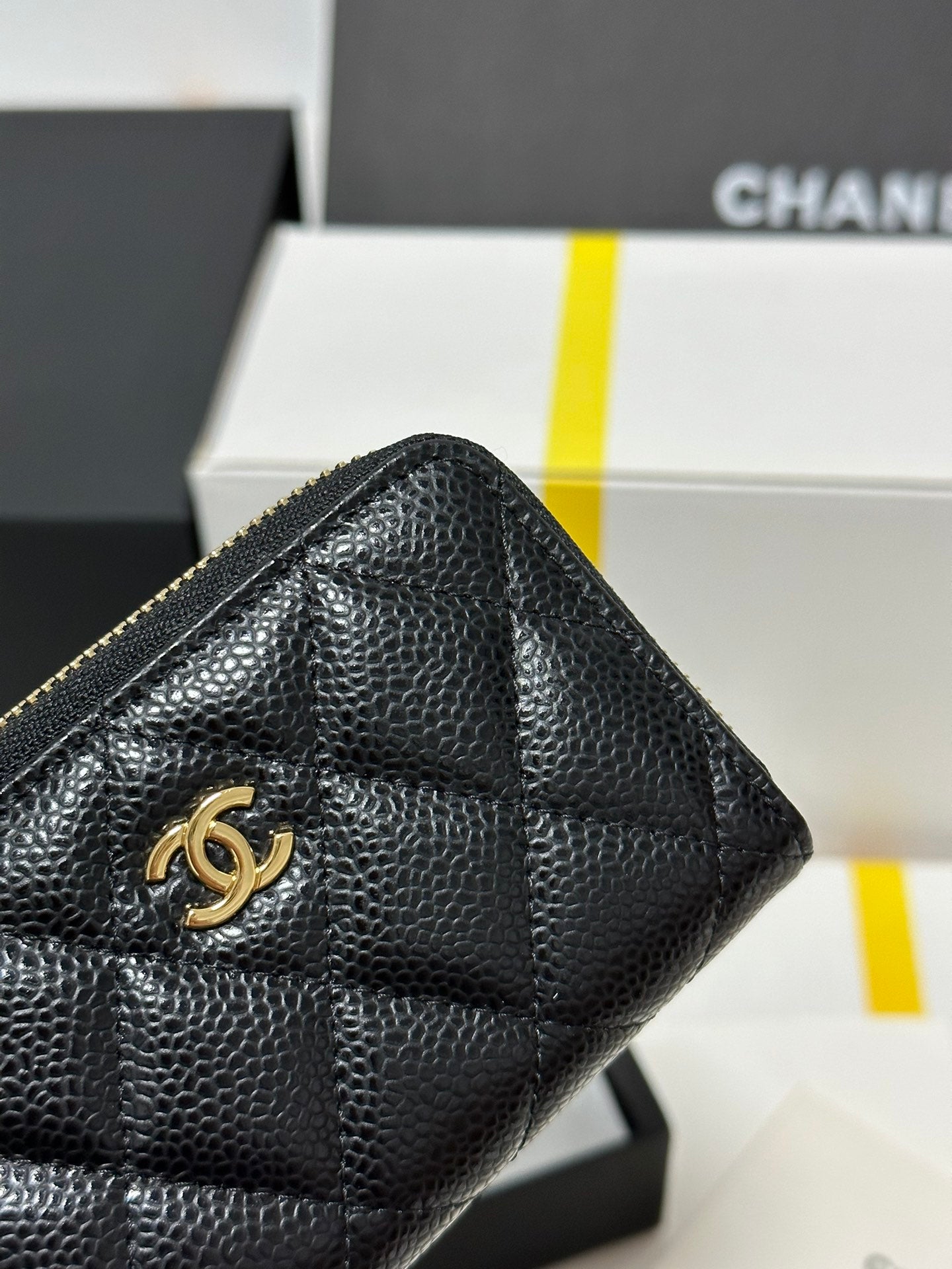 CC CLASSIC ZIPPED COIN PURSE BLACK QUILTED CAVIAR GOLD BUCKLE 243691