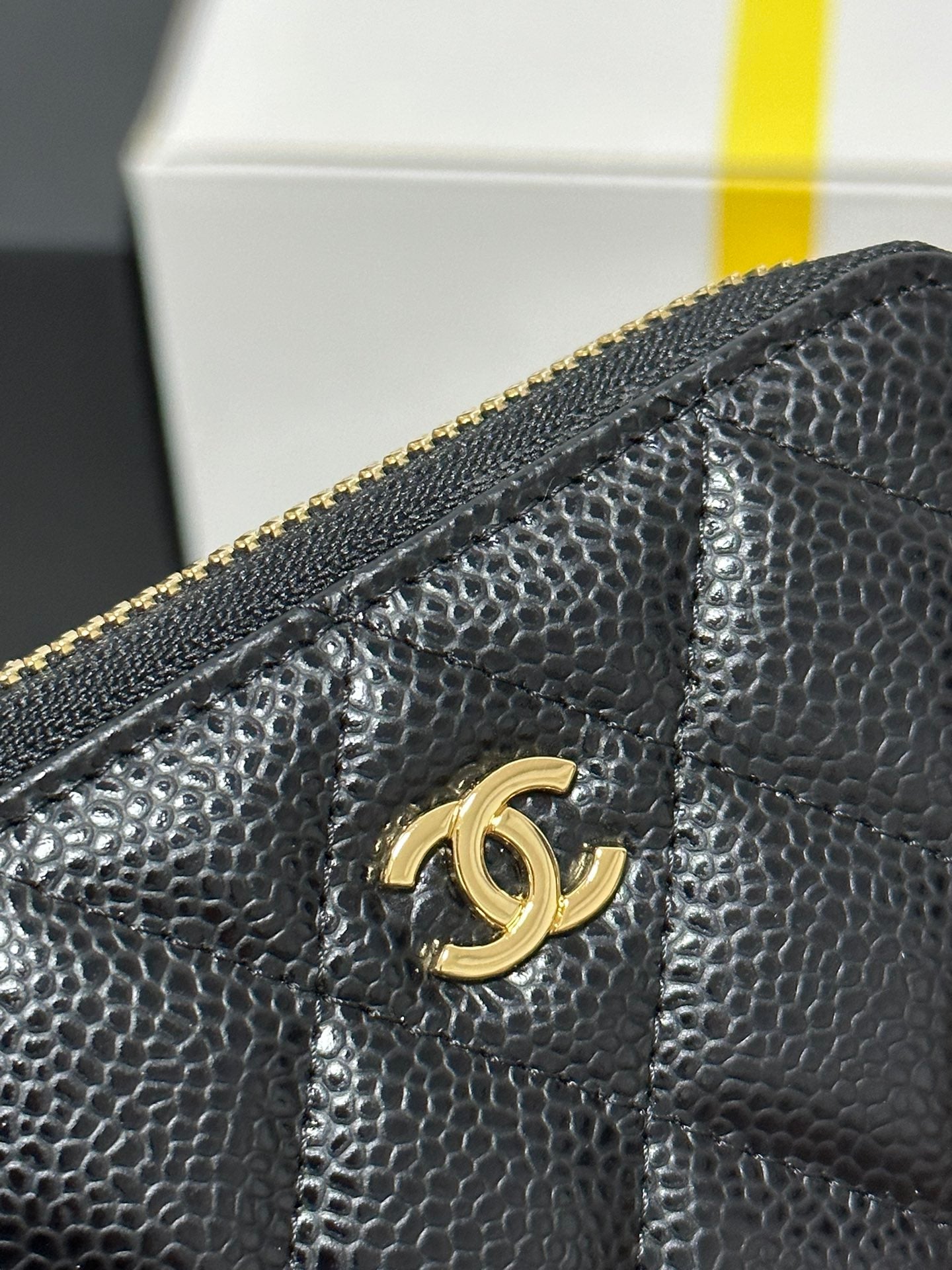 CC CLASSIC ZIPPED COIN PURSE BLACK QUILTED CAVIAR GOLD BUCKLE 243691
