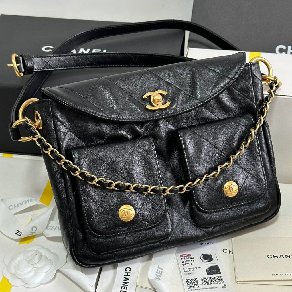 PETIT SAC HOBO HIPPIE POSTMAN 25 EN CUIR DE VEAU NOIR QUINCAILLERIE DORÉ 