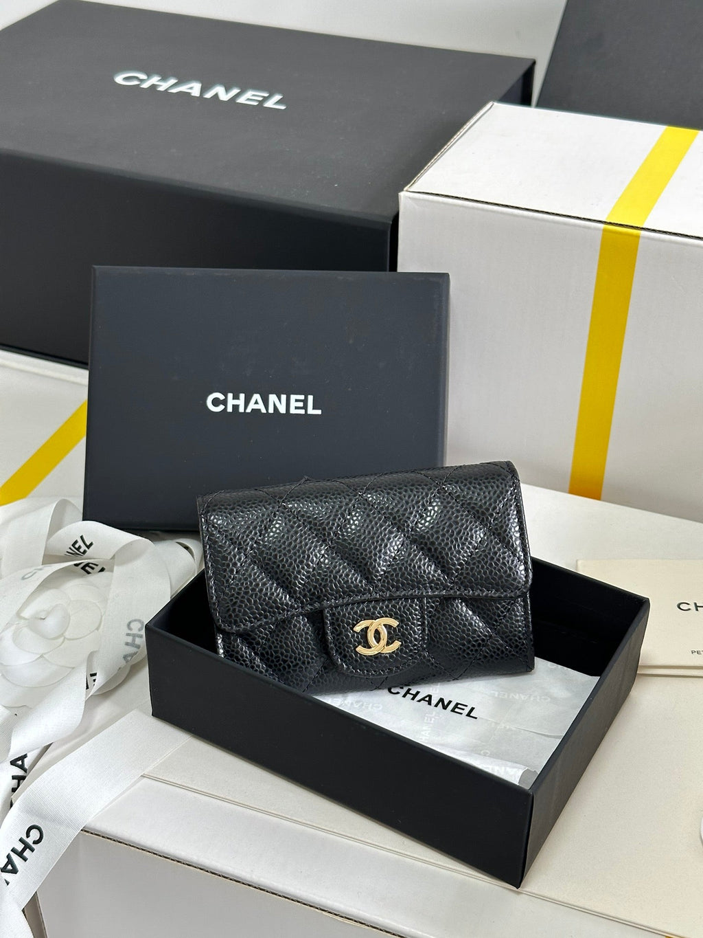 CC CLASSIC CARD HOLDER BLACK CAVIAR COWHIDE GOLD BUCKLE 243701