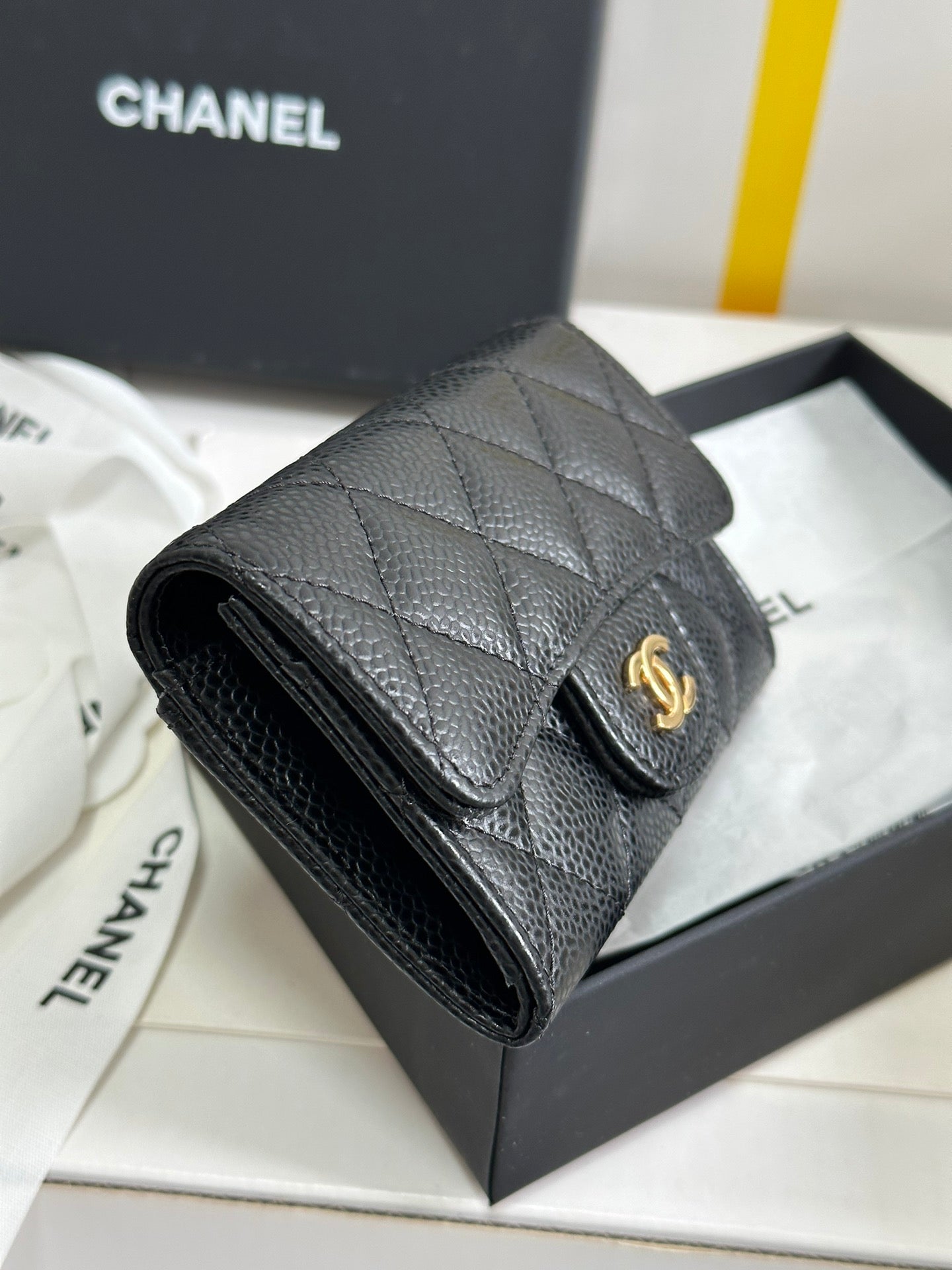 CC CLASSIC CARD HOLDER BLACK CAVIAR COWHIDE GOLD BUCKLE 243701