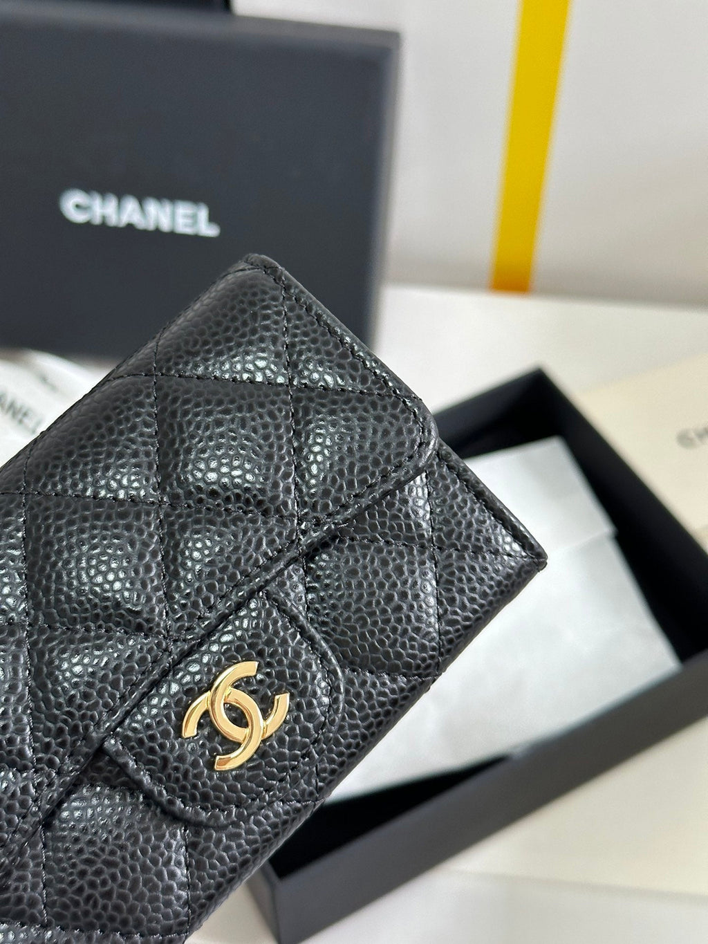 CC CLASSIC CARD HOLDER BLACK CAVIAR COWHIDE GOLD BUCKLE 243701