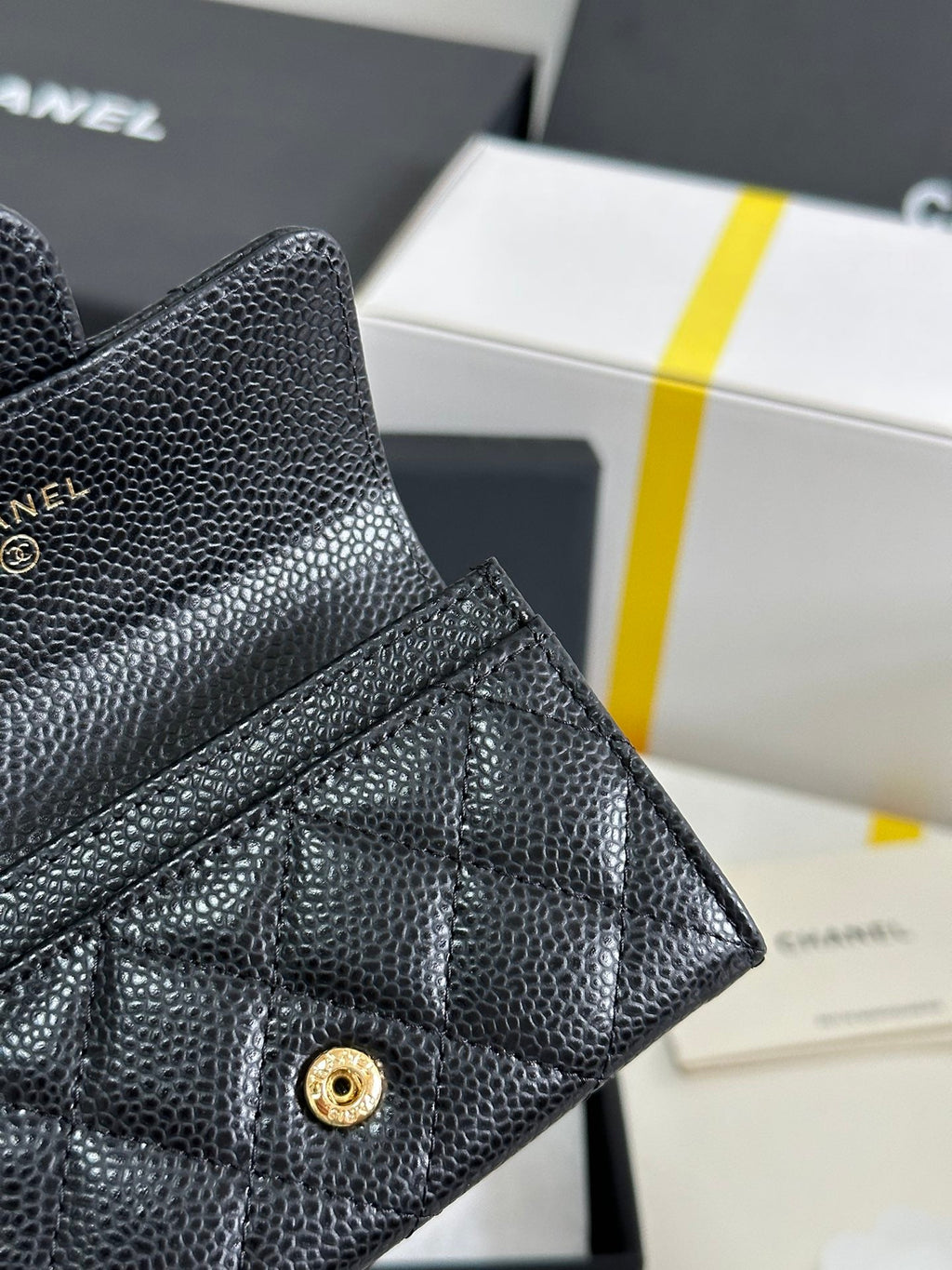 CC CLASSIC CARD HOLDER BLACK CAVIAR COWHIDE GOLD BUCKLE 243701