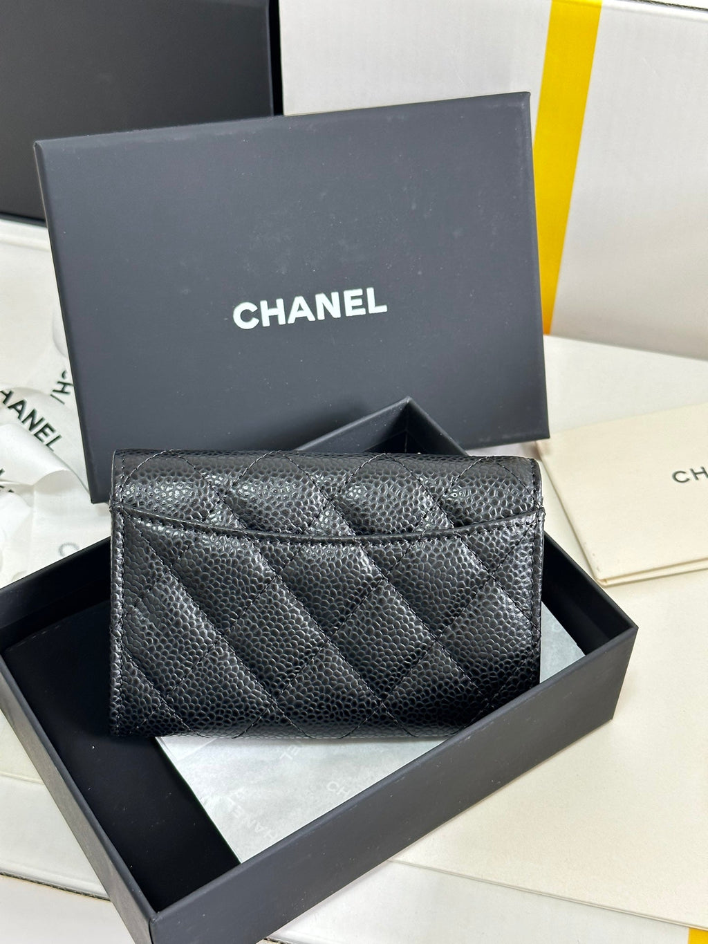 CC CLASSIC CARD HOLDER BLACK CAVIAR COWHIDE GOLD BUCKLE 243701