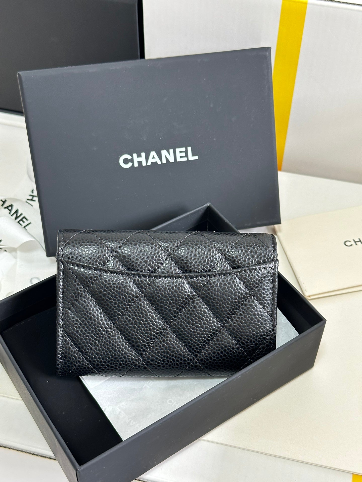 CC CLASSIC CARD HOLDER BLACK CAVIAR COWHIDE GOLD BUCKLE 243701