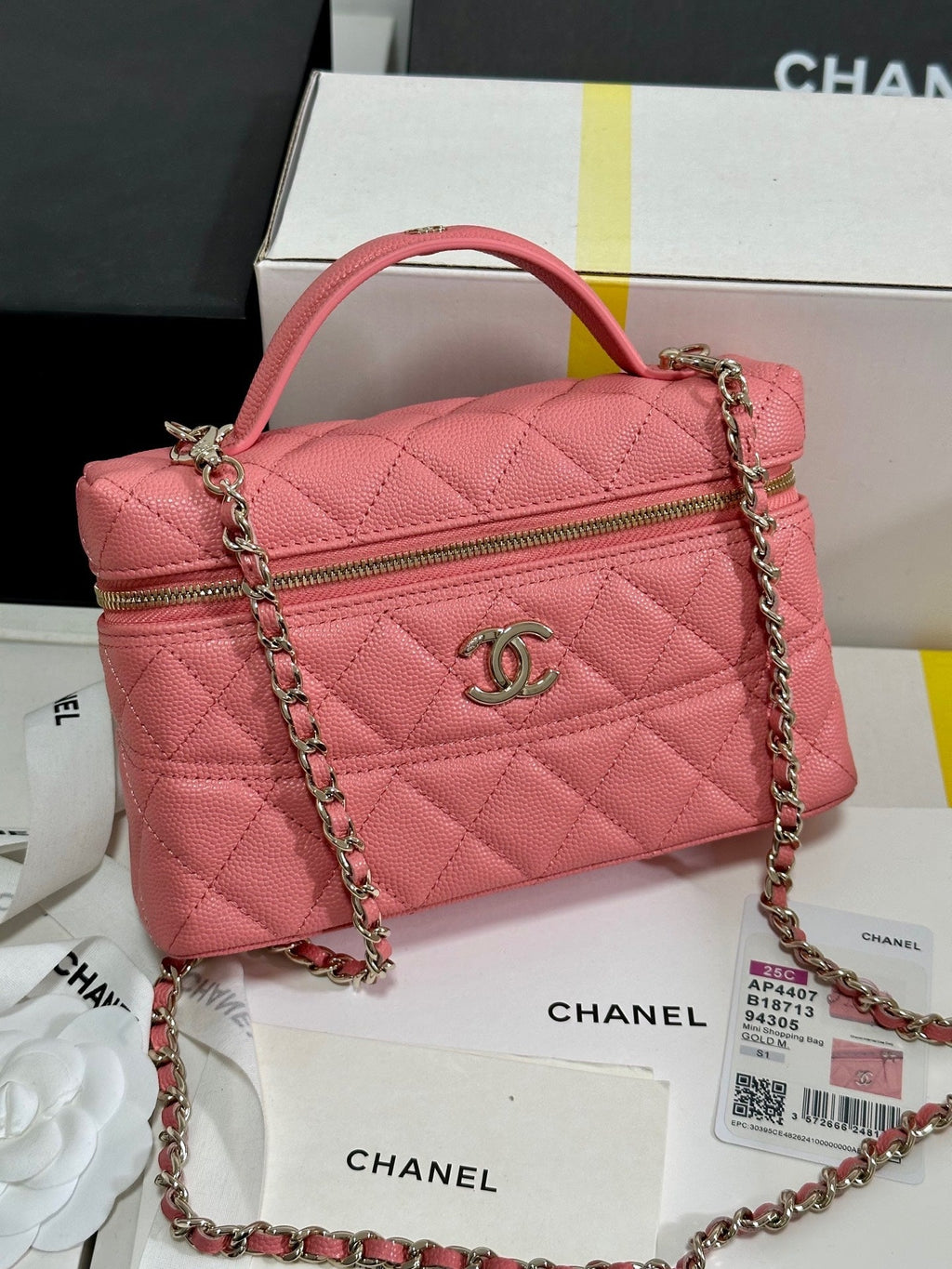 CC 25C VANITY CASE 19.5CM SALMON PINK CALFSKIN SILVER HARDWARE 243635