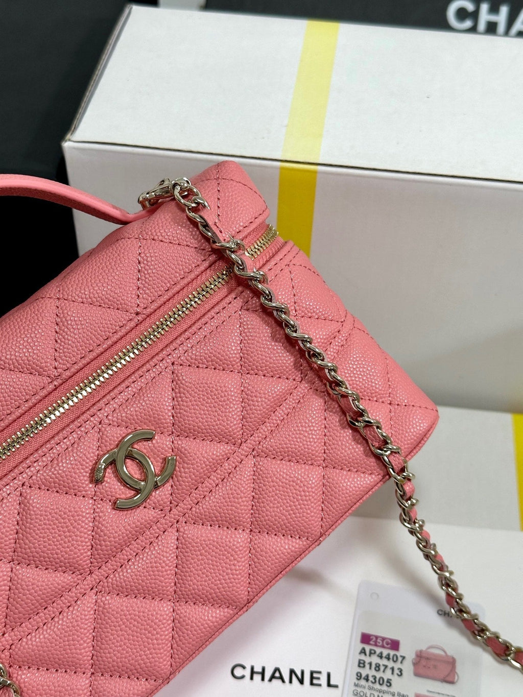 CC 25C VANITY CASE 19.5CM SALMON PINK CALFSKIN SILVER HARDWARE 243635