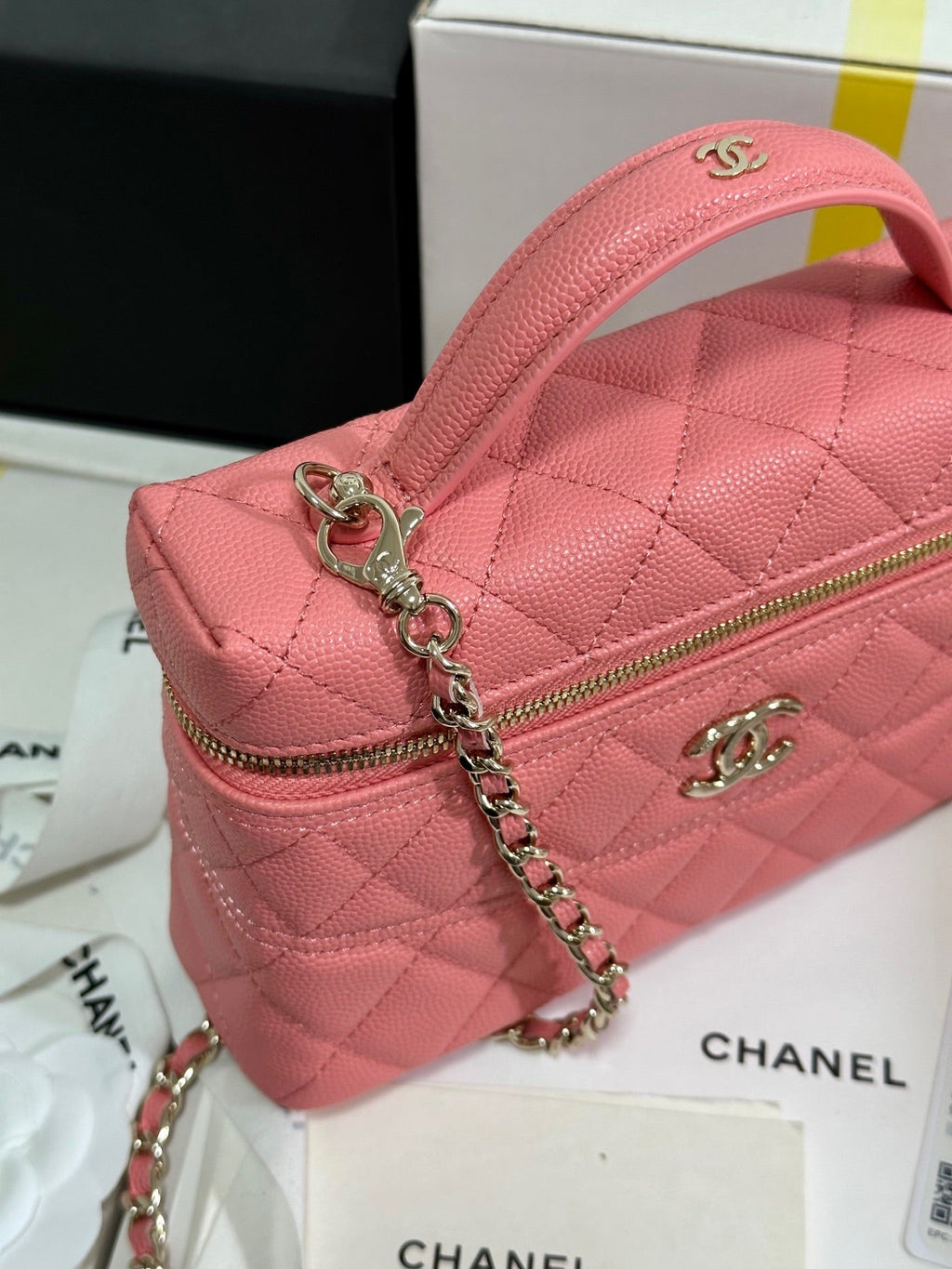 CC 25C VANITY CASE 19.5CM SALMON PINK CALFSKIN SILVER HARDWARE 243635