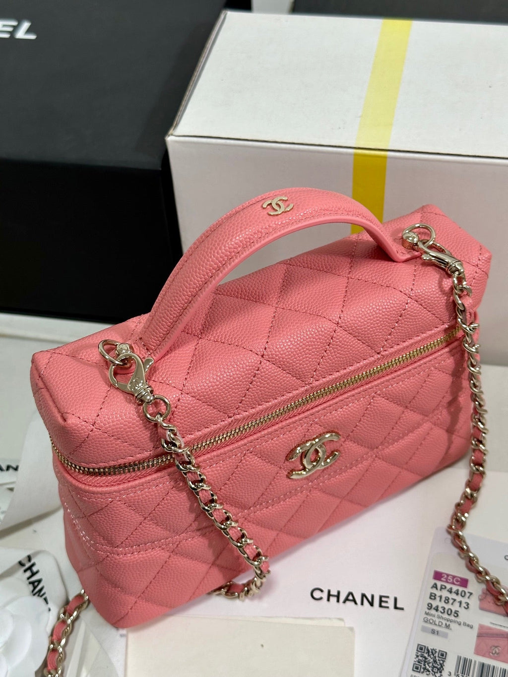 CC 25C VANITY CASE 19.5CM SALMON PINK CALFSKIN SILVER HARDWARE 243635