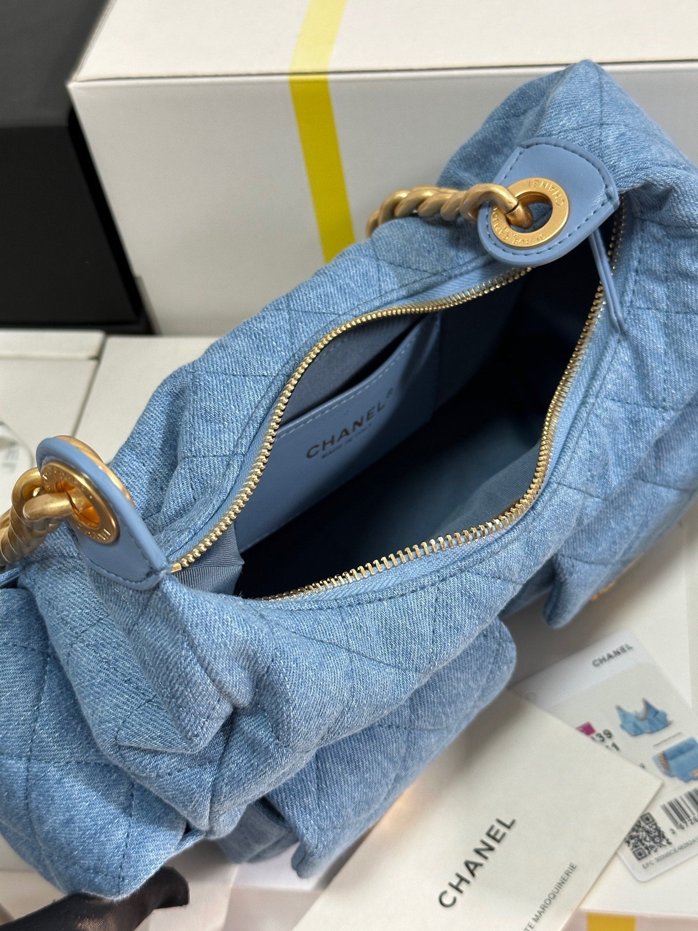 CC 25C HOBO 31CM BLEU BÉBÉ EN DENIM QUINCAILLERIE OR 243565