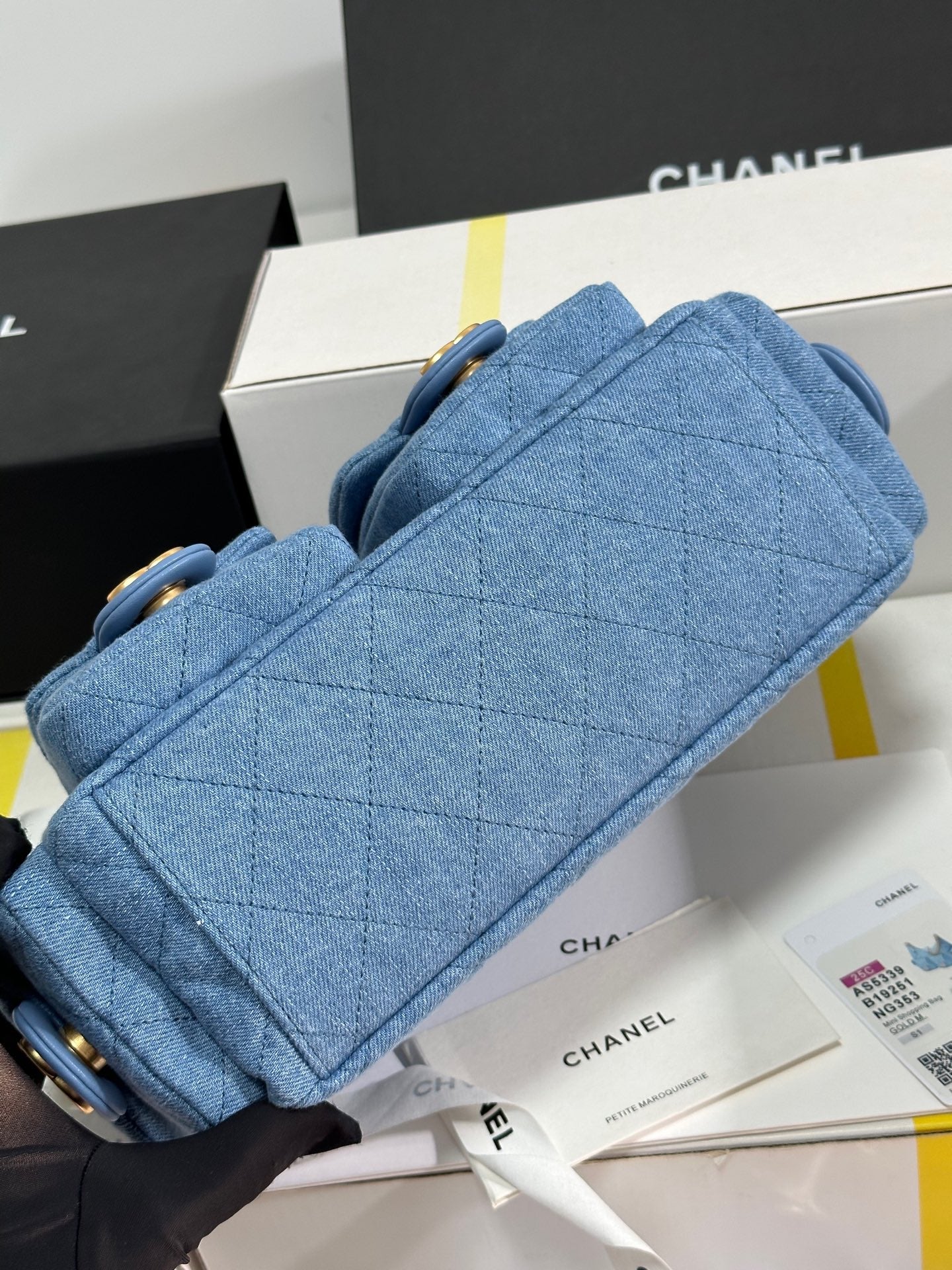 CC 25C HOBO 31CM BLEU BÉBÉ EN DENIM QUINCAILLERIE OR 243565