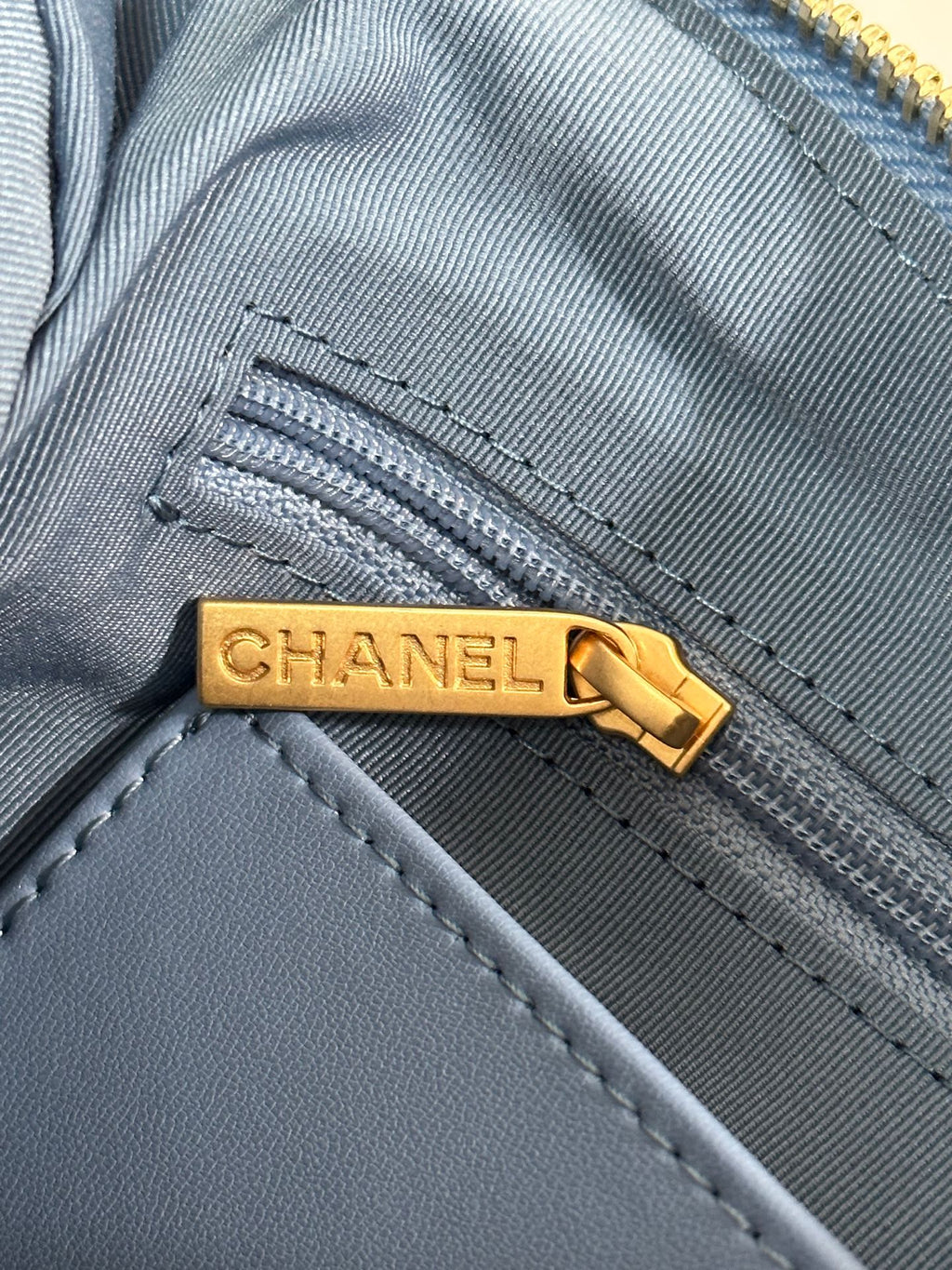 CC 25C HOBO 35CM BABY BLUE DEMIN GOLD HARDWARE 243567