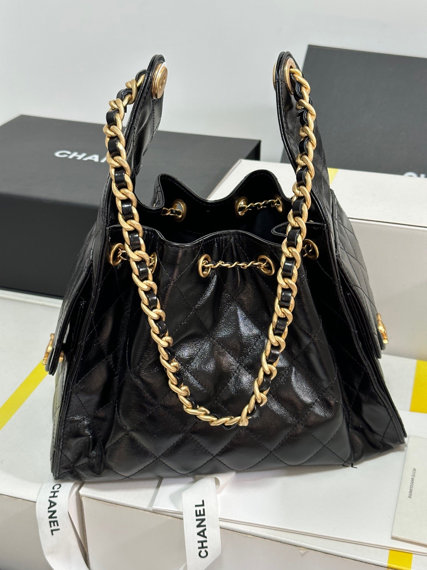 SAC HOBO CC 25C 30CM EN CUIR D'AGNEAU NOIR
