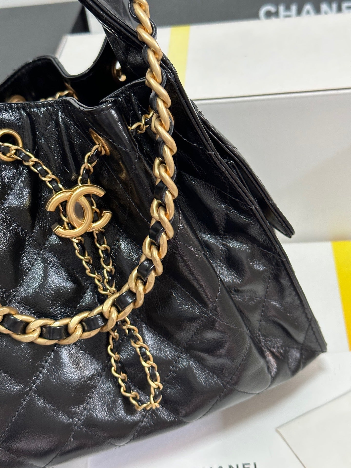 SAC HOBO CC 25C 30CM EN CUIR D'AGNEAU NOIR