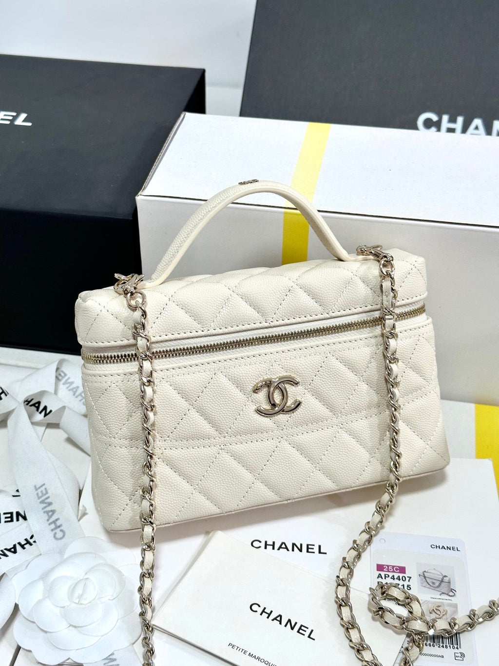 CC 25C VANITY CASE IVORY WHITE CALF LEATHER SILVER HARDWARE 243660