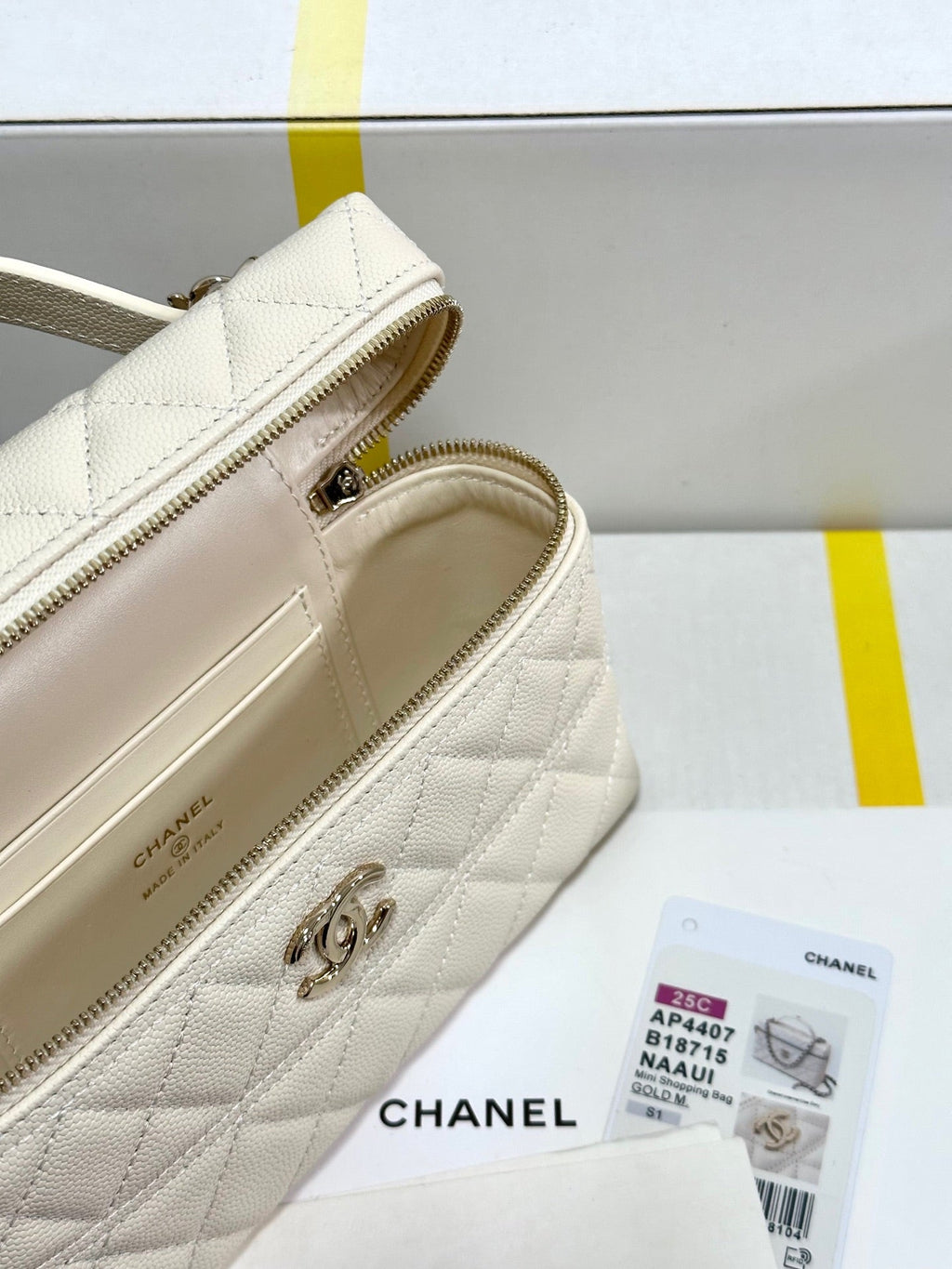 CC 25C VANITY CASE IVORY WHITE CALF LEATHER SILVER HARDWARE 243660