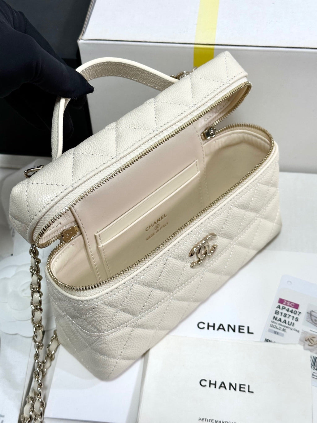 CC 25C VANITY CASE IVORY WHITE CALF LEATHER SILVER HARDWARE 243660