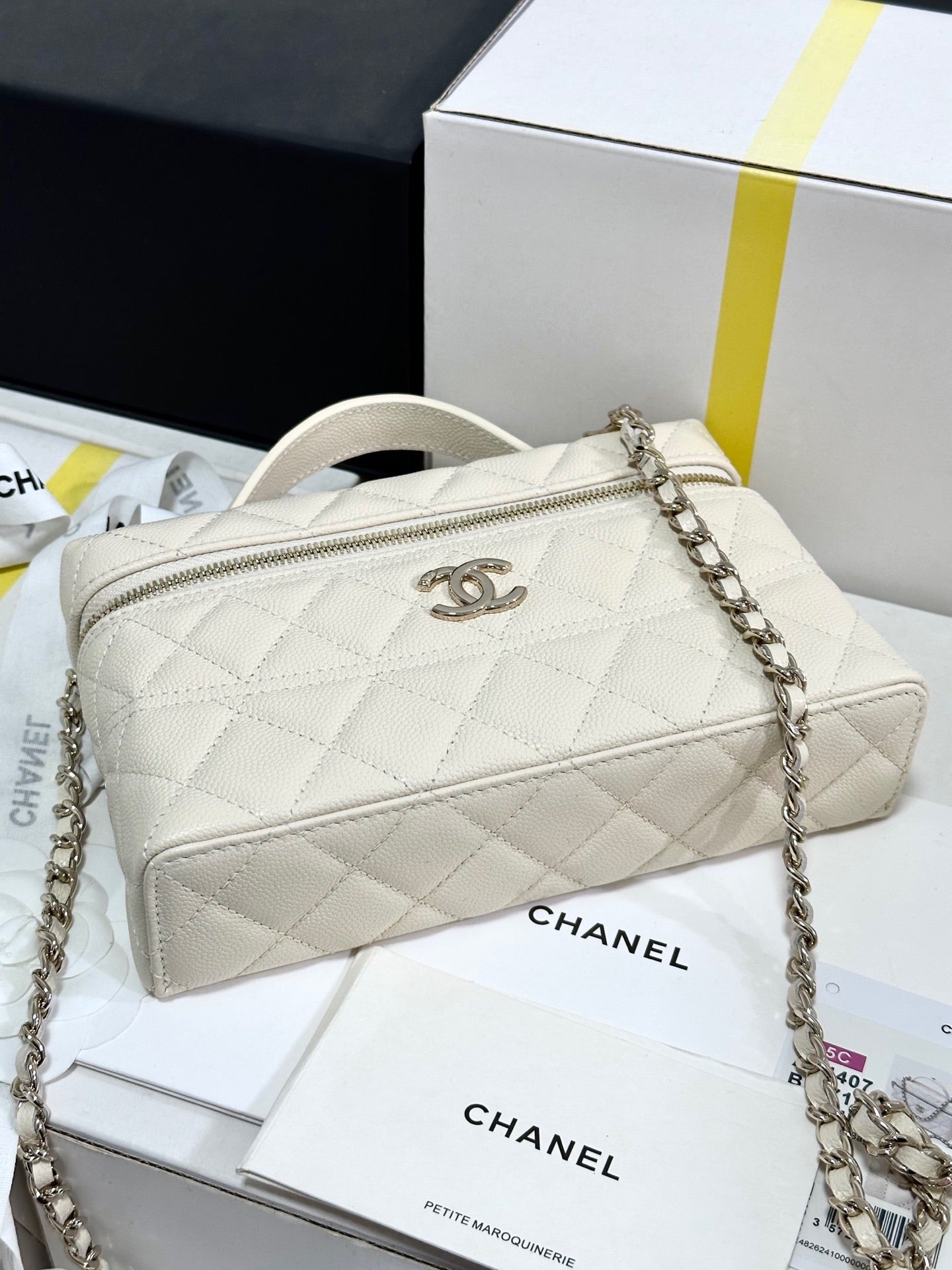 CC 25C VANITY CASE IVORY WHITE CALF LEATHER SILVER HARDWARE 243660