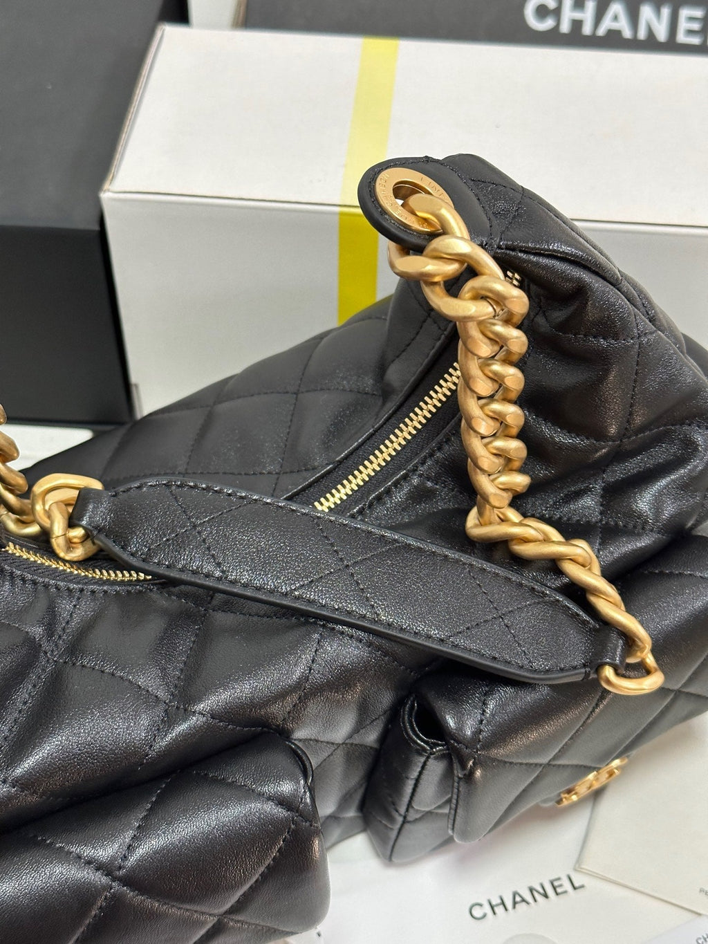 CC 25C HOBO 35CM CUIR D'AGNEAU NOIR QUINCAILLERIE DORÉ 243536