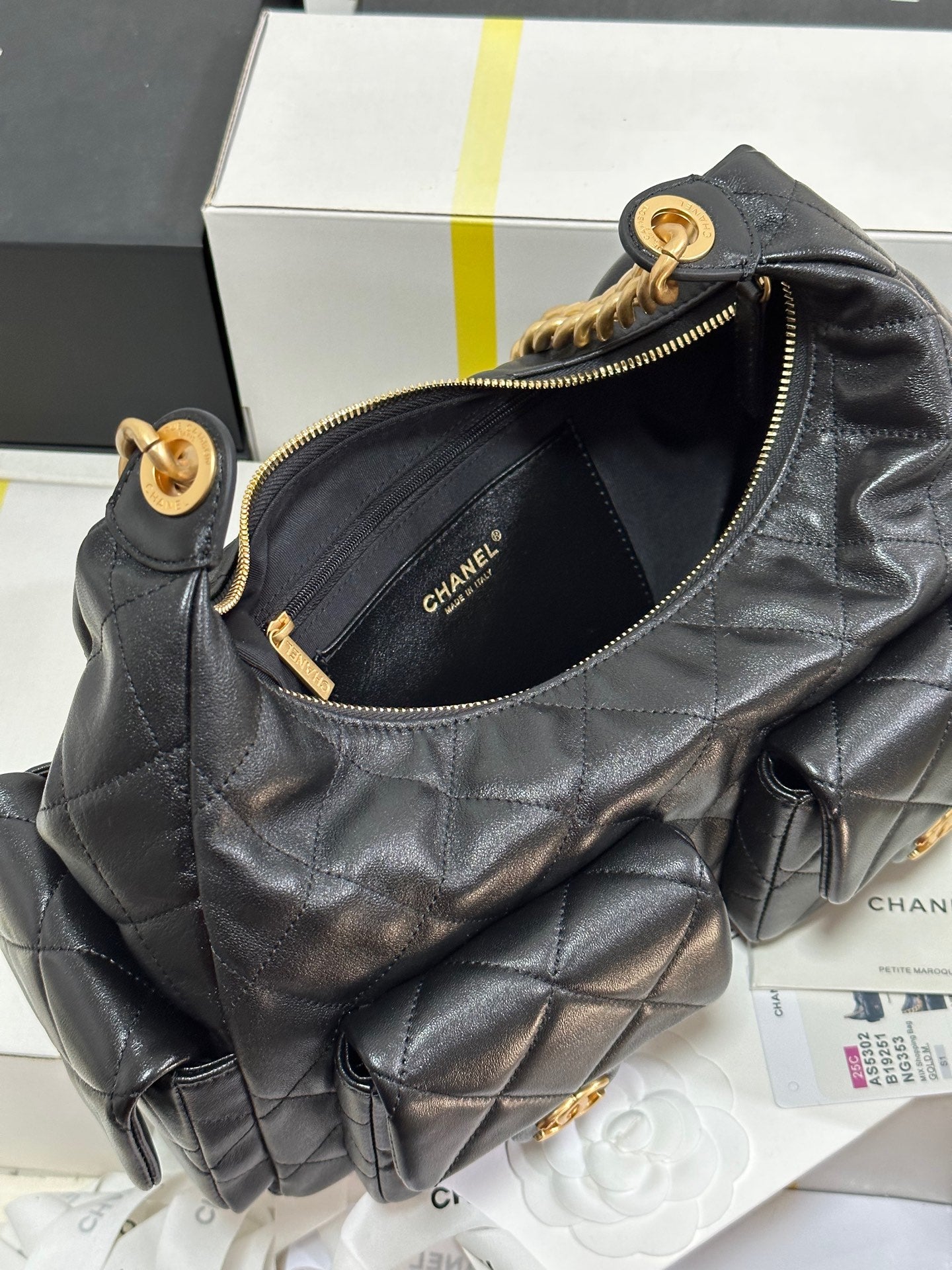 CC 25C HOBO 35CM CUIR D'AGNEAU NOIR QUINCAILLERIE DORÉ 243536