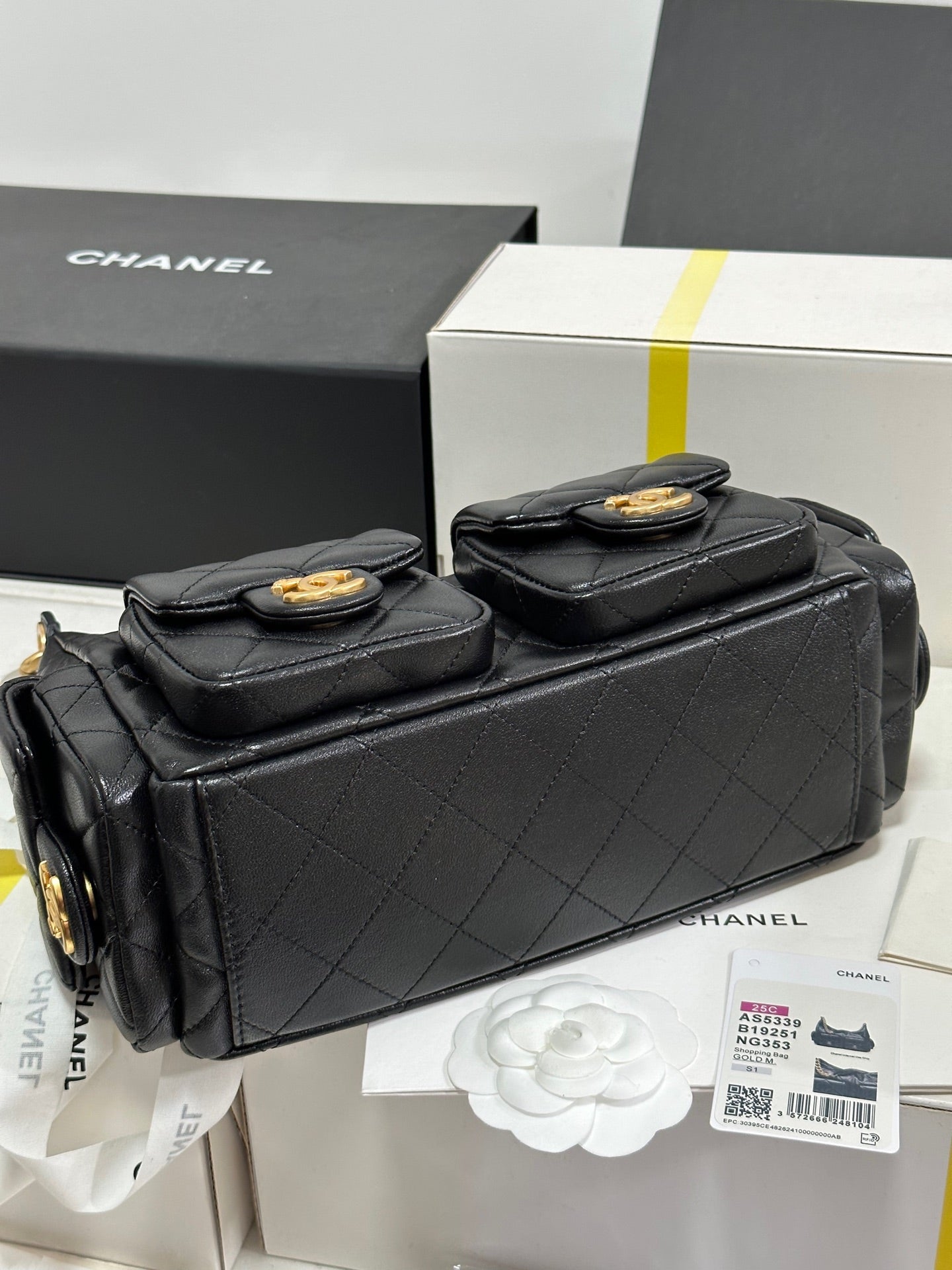 CC 25C HOBO 31CM BLACK LAMBSKIN GOLD HARDWARE 243540
