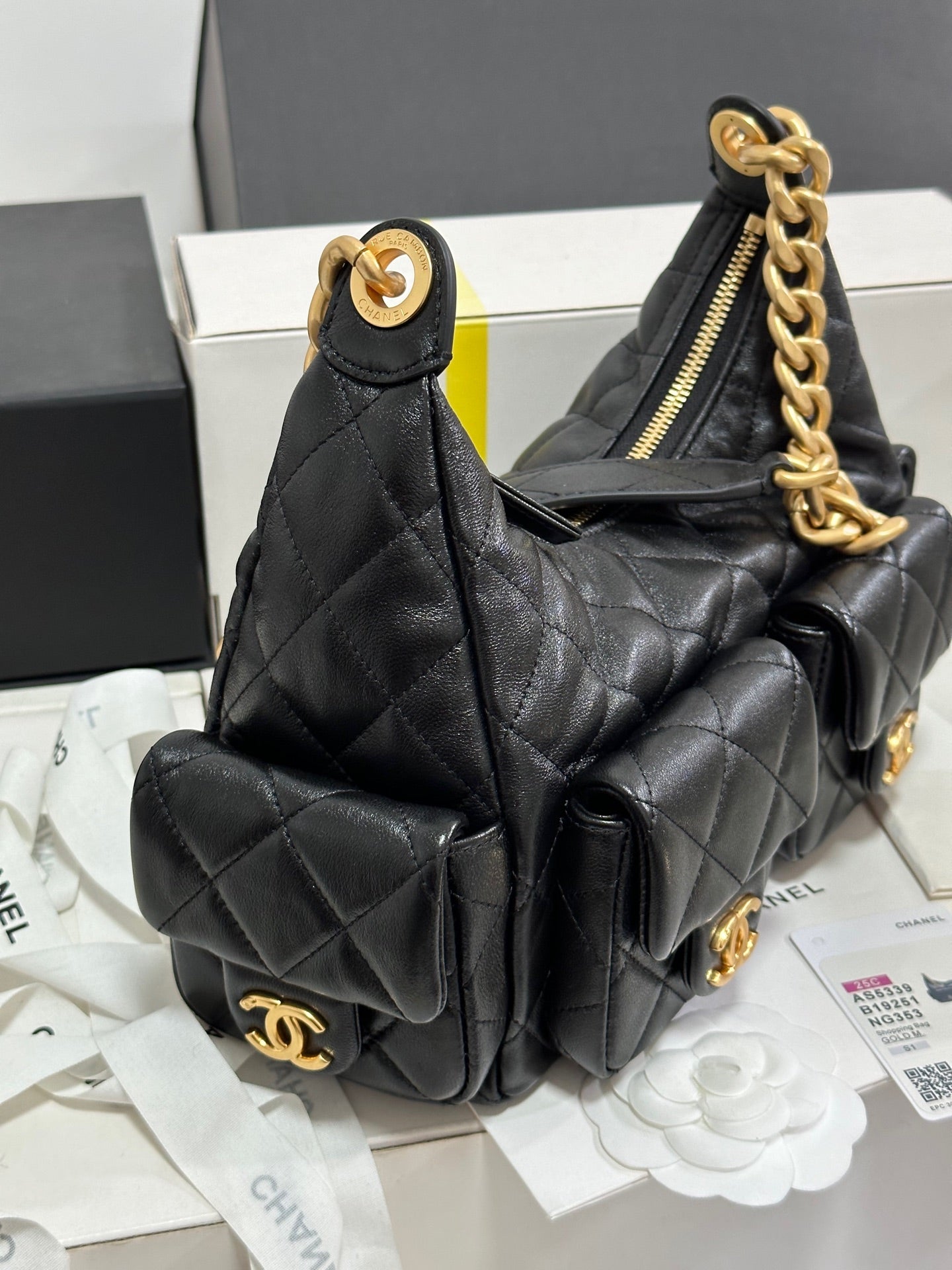 CC 25C HOBO 31CM BLACK LAMBSKIN GOLD HARDWARE 243540