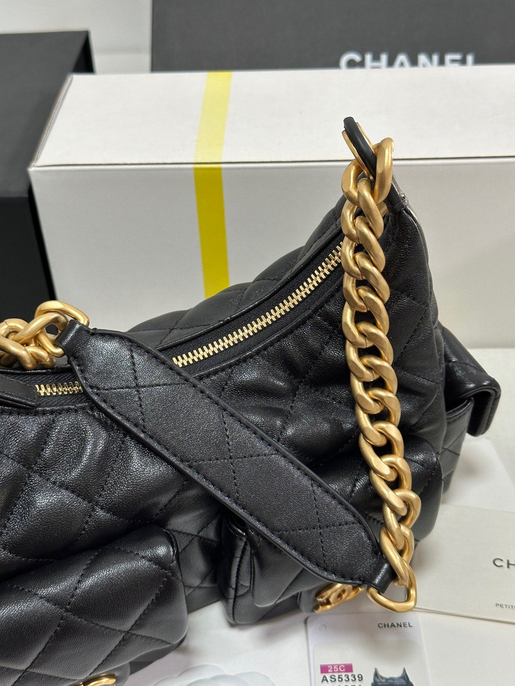CC 25C HOBO 31CM BLACK LAMBSKIN GOLD HARDWARE 243540