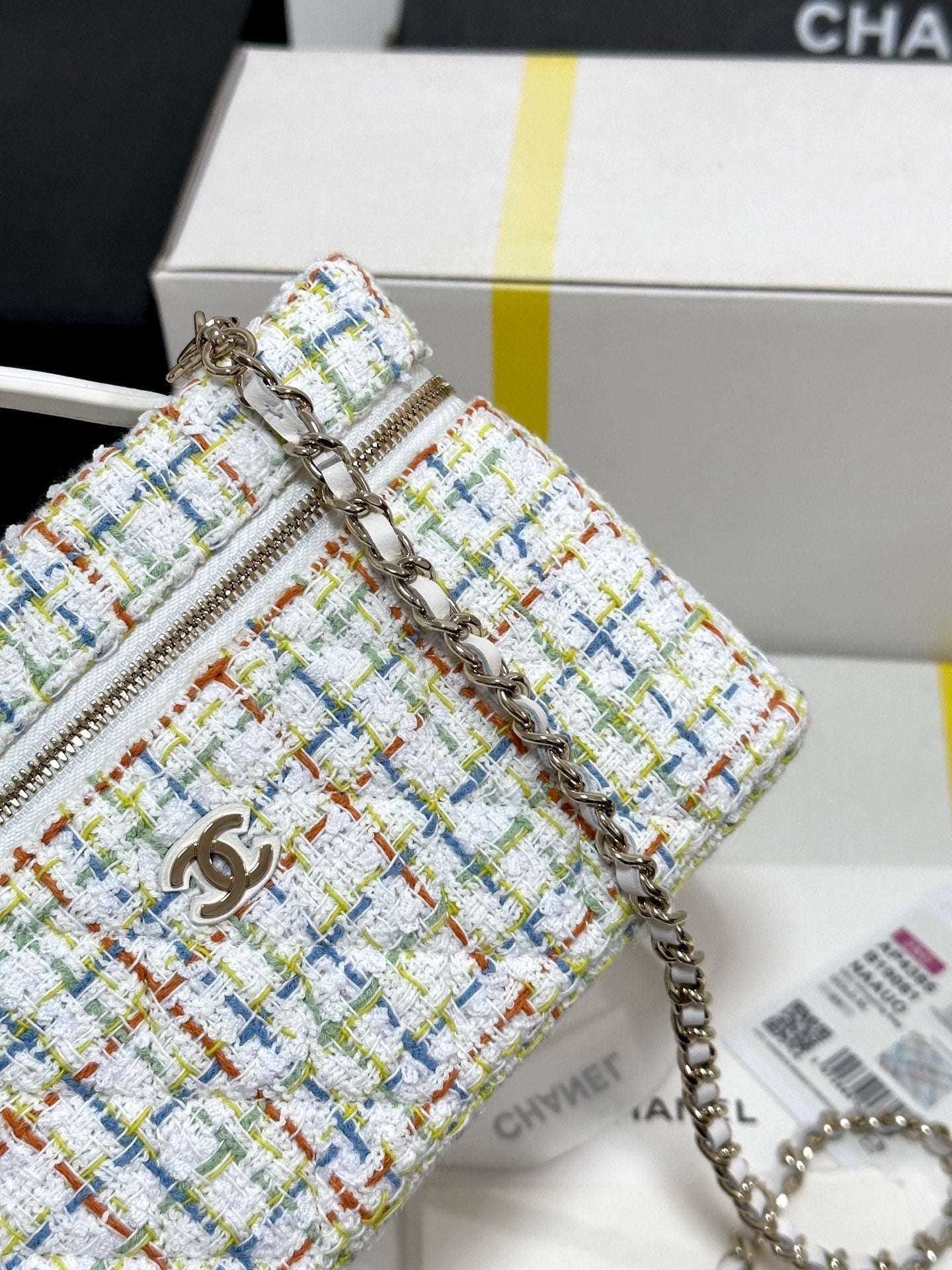 CC 25C VANITY CASE 19.5CM MULTICOLOR TWEED LIGHT GOLD HARDWARE