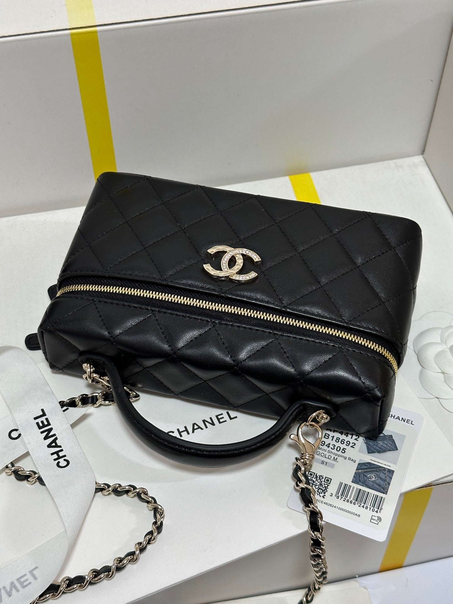TROUSSE DE VANITY CC 25C 19,5 CM EN PEAU DE MOUTON HANEL NOIRE, QUINCAILLERIE OR CLAIR