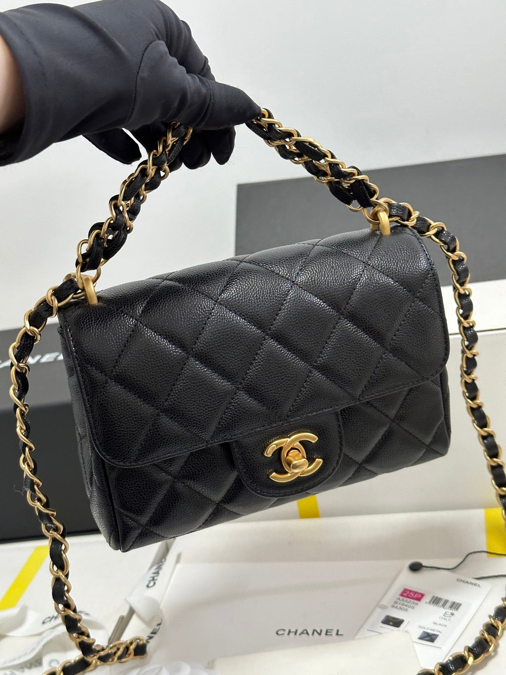 CC 25P FLAP 18 BAG BLACK COWHIDE GOLD HARDWARE 243560