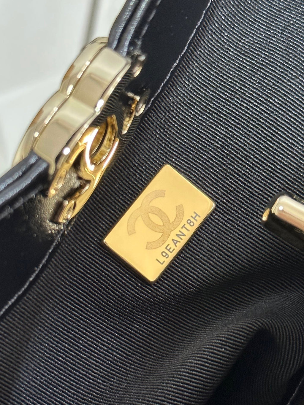 CC 25P MINI 31 BAG BLACK WAXED SHEEPSKIN GOLD HARDWARE 243582